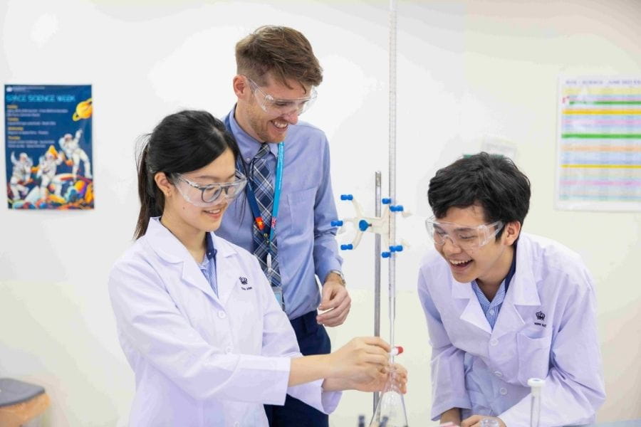 Kết quả A level xuất sắc và thành tích học tập - 01 - Level 2 Page Header With Key Facts