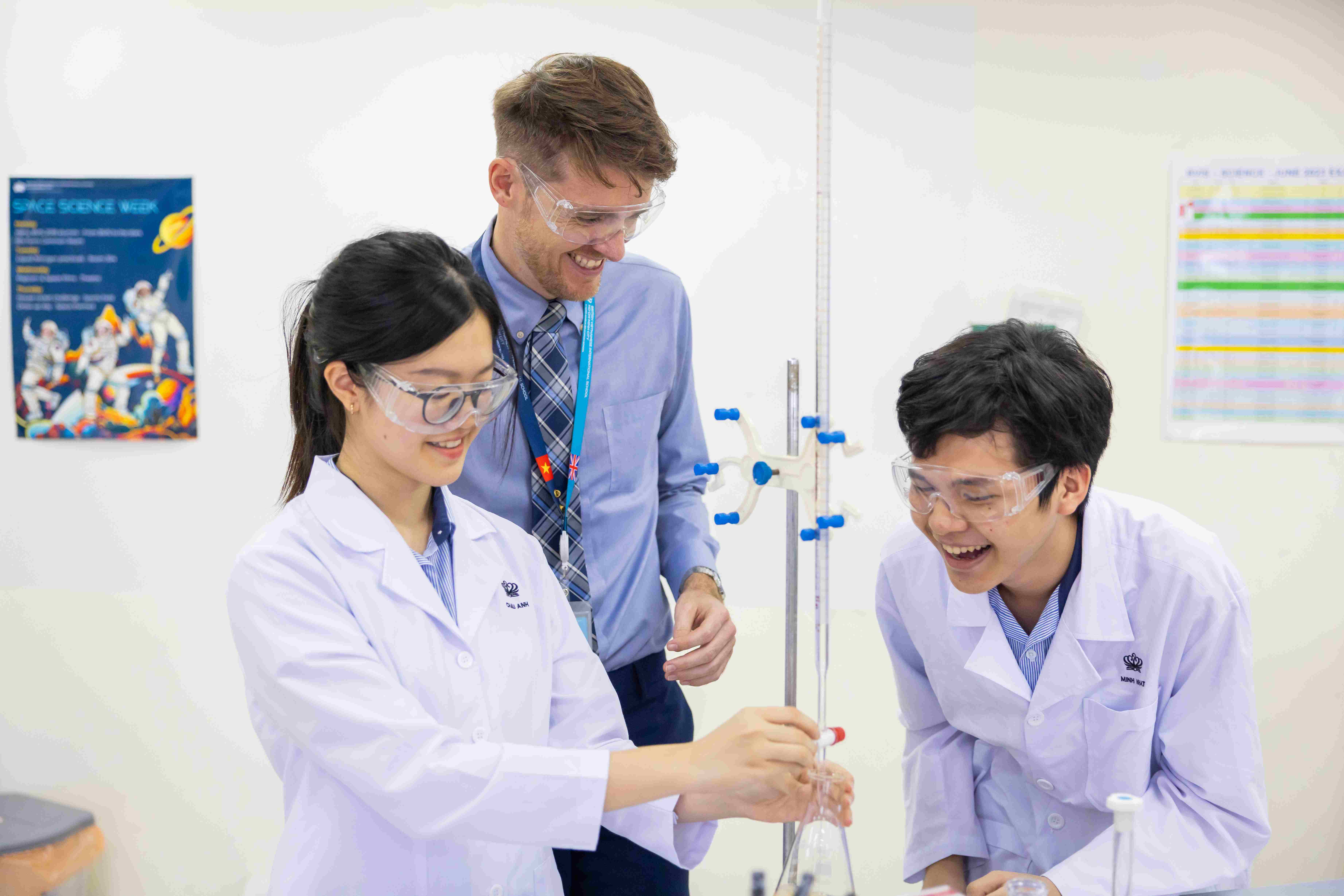 Kết quả A level xuất sắc và thành tích học tập - 01 - Level 2 Page Header With Key Facts