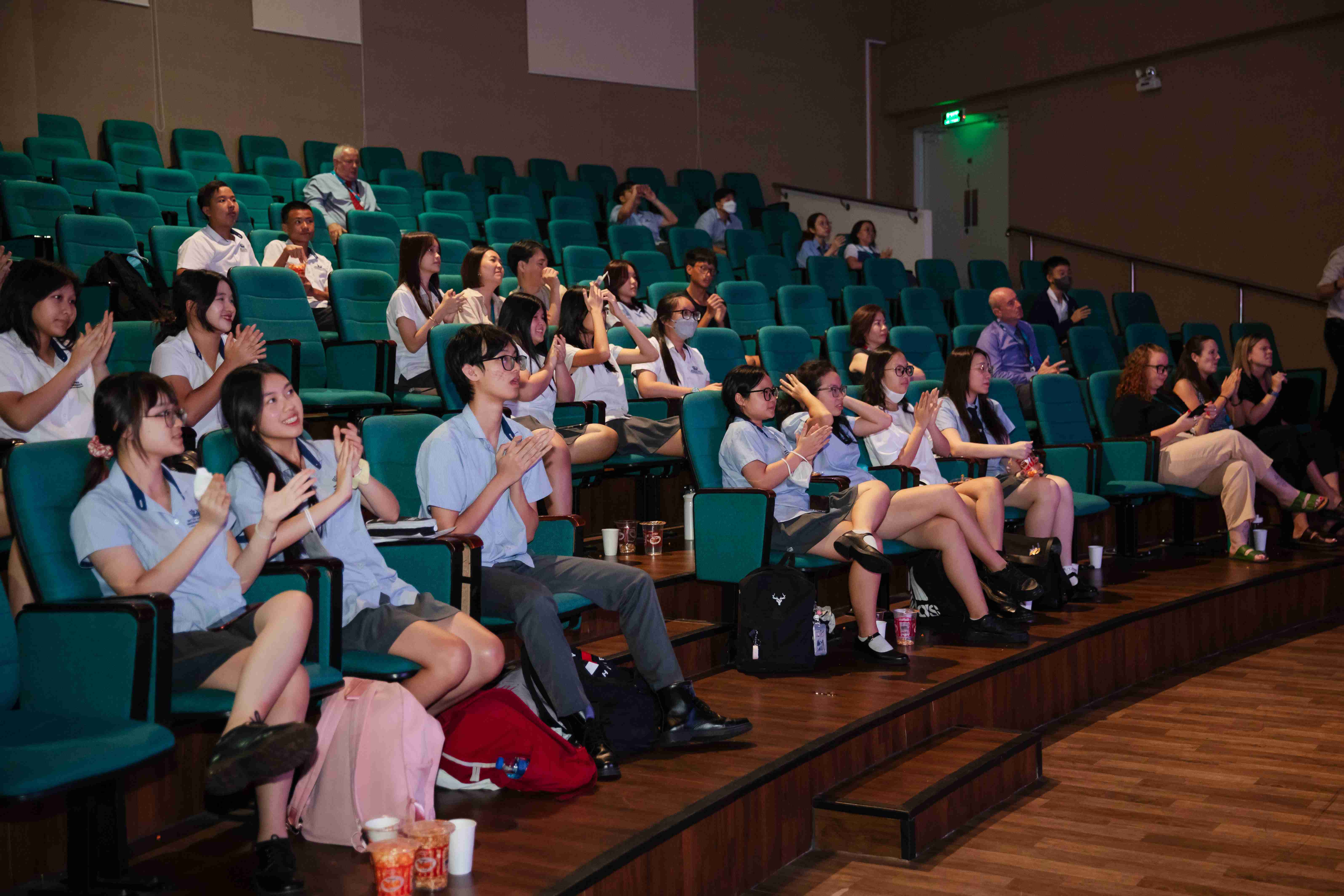 BVIS HCMCNewsMedia Studies Awards 7jpg