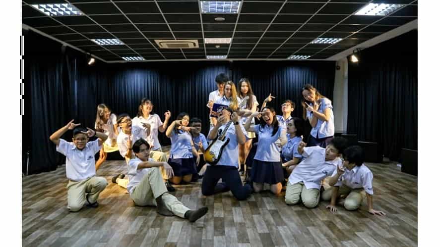 Tưng bừng nhạc kịch Khối Trung Học Rock Học Đường - secondary-production-school-of-rock