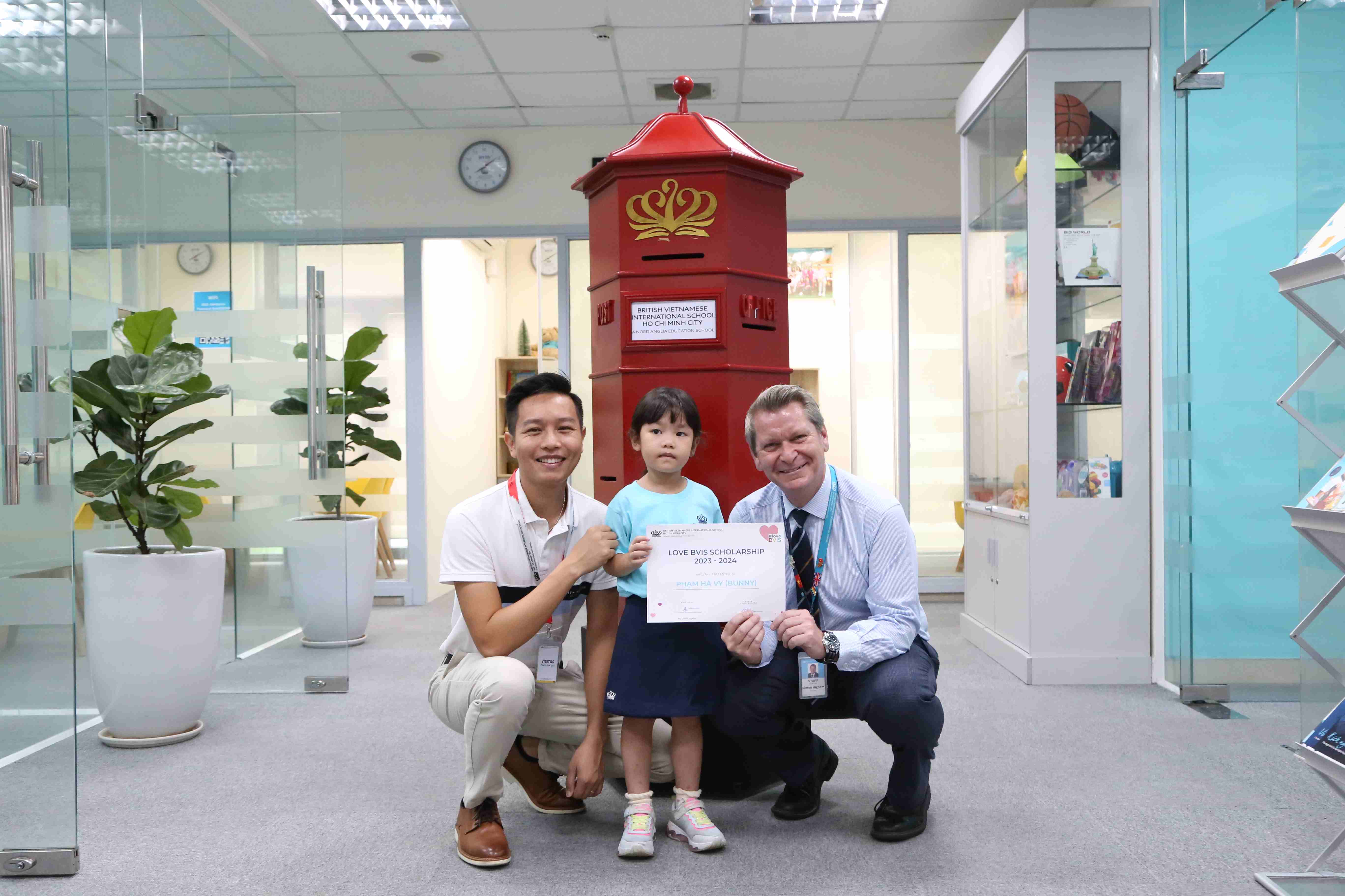 Chúc mừng bé Hà Vy (Bunny) đã giành được học bổng LoveBVIS cho năm học 2023-2024 - Congratulations to Ha Vy Bunny for being awarded the LoveBVIS Scholarship