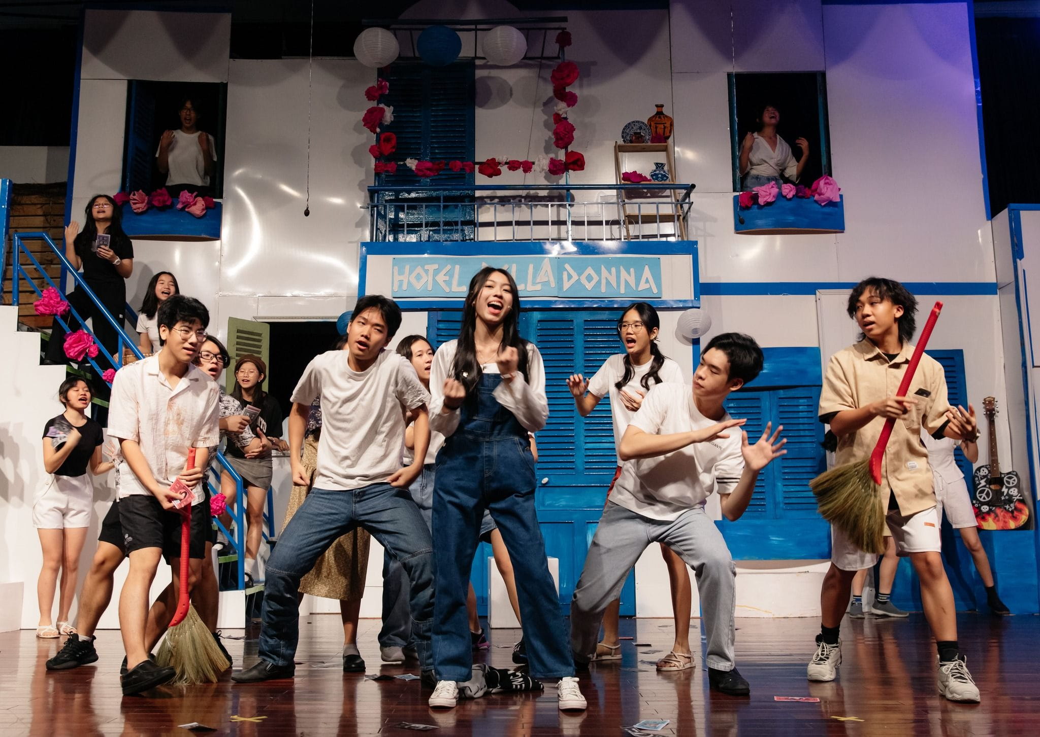 Nhạc kịch Mamma Mia - Giai điệu hạnh phúc từ Địa Trung Hải - Carousel For News Detail