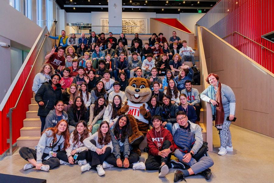Một tuần khám phá STEAM của Bảo Quyên, lớp 10 tại Viện Công - A priceless week of STEAM exploration for Bao Quyen Year 10 at MIT