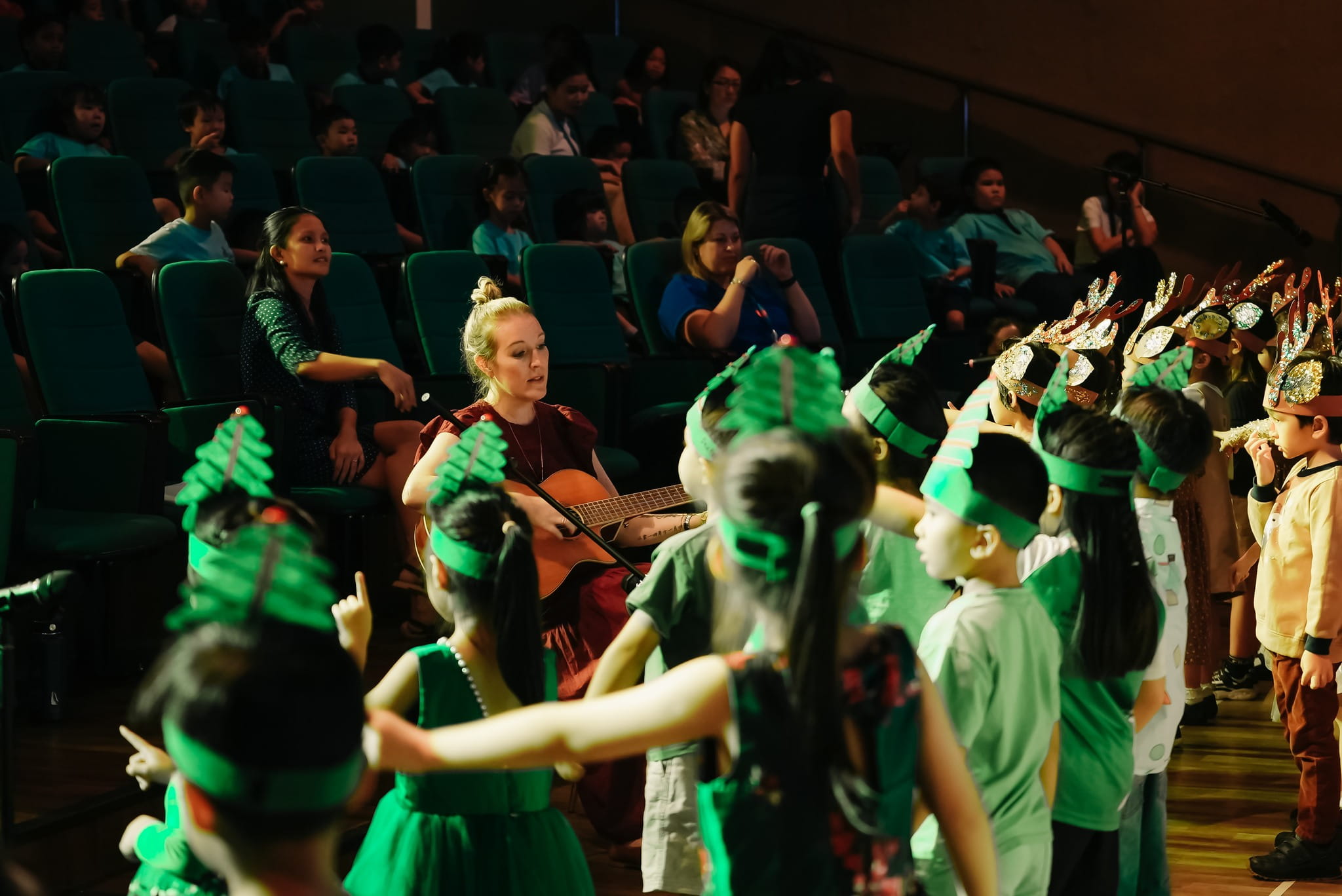 Khối 1 ơi, những khoảnh khắc đầu tiên của mùa Giáng Sinh này - Carousel For News Detail