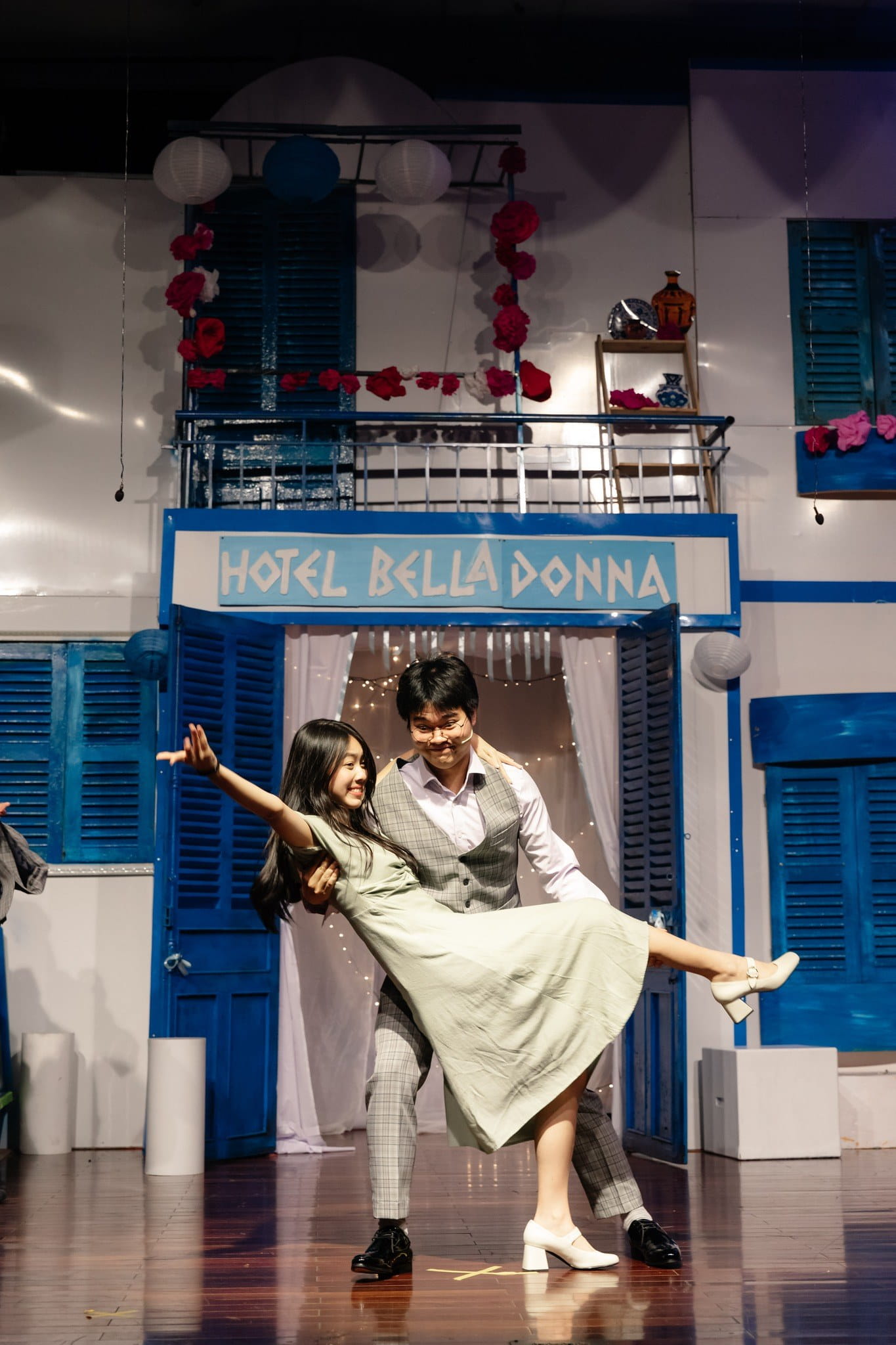 Nhạc kịch Mamma Mia - Giai điệu hạnh phúc từ Địa Trung Hải ngập nắng! - Carousel For News Detail