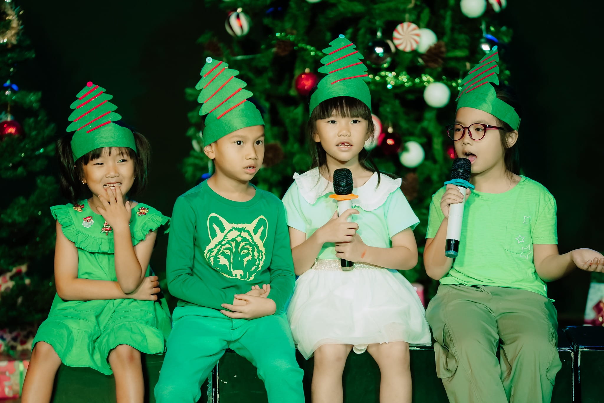 Khối 1 ơi, những khoảnh khắc đầu tiên của mùa Giáng Sinh này đã trở nên đặc biệt hơn nhờ các con đó! - Carousel For News Detail