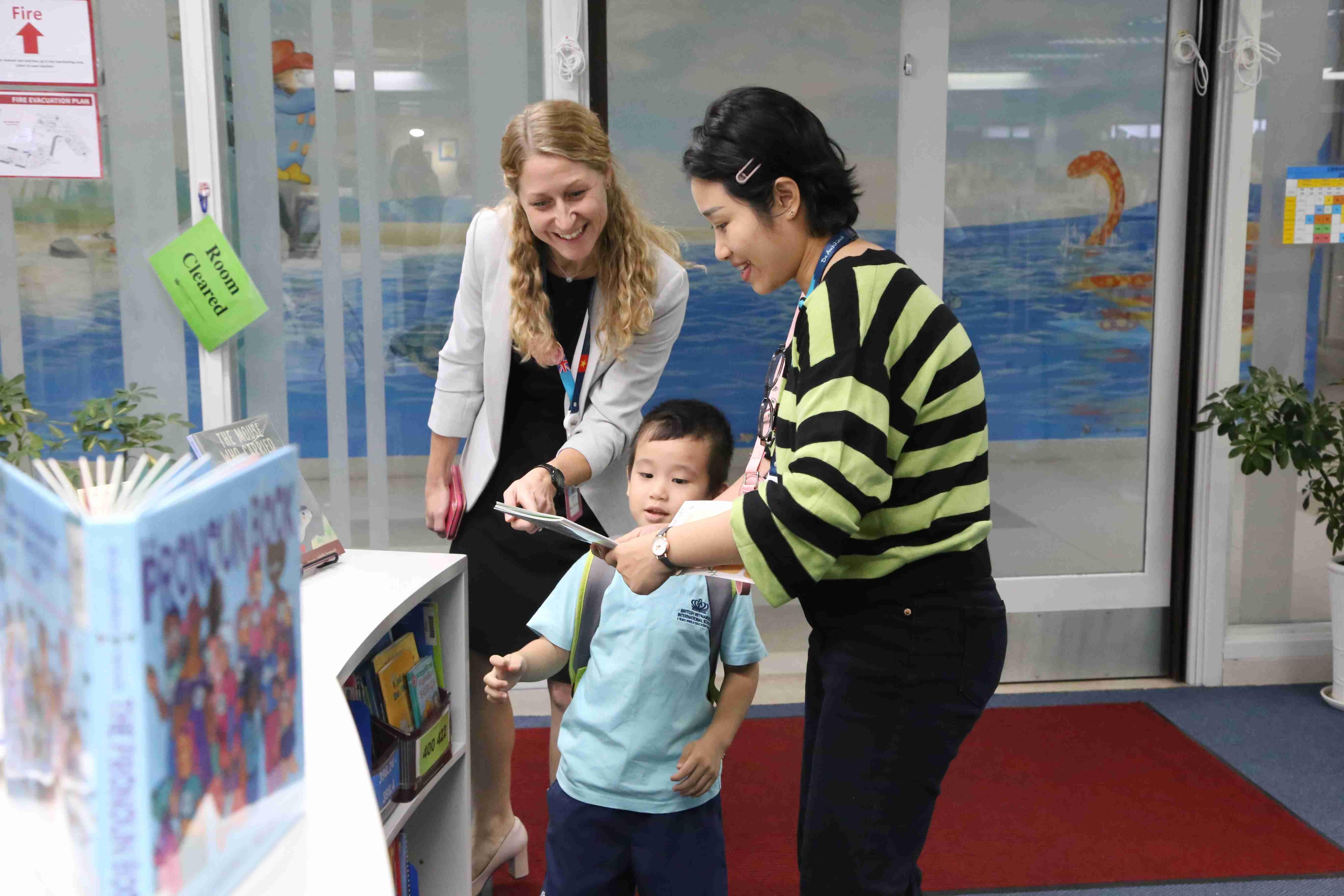 When Moms and Dads Become Storytellers - BVISHCMC EYFS Reading Workshop