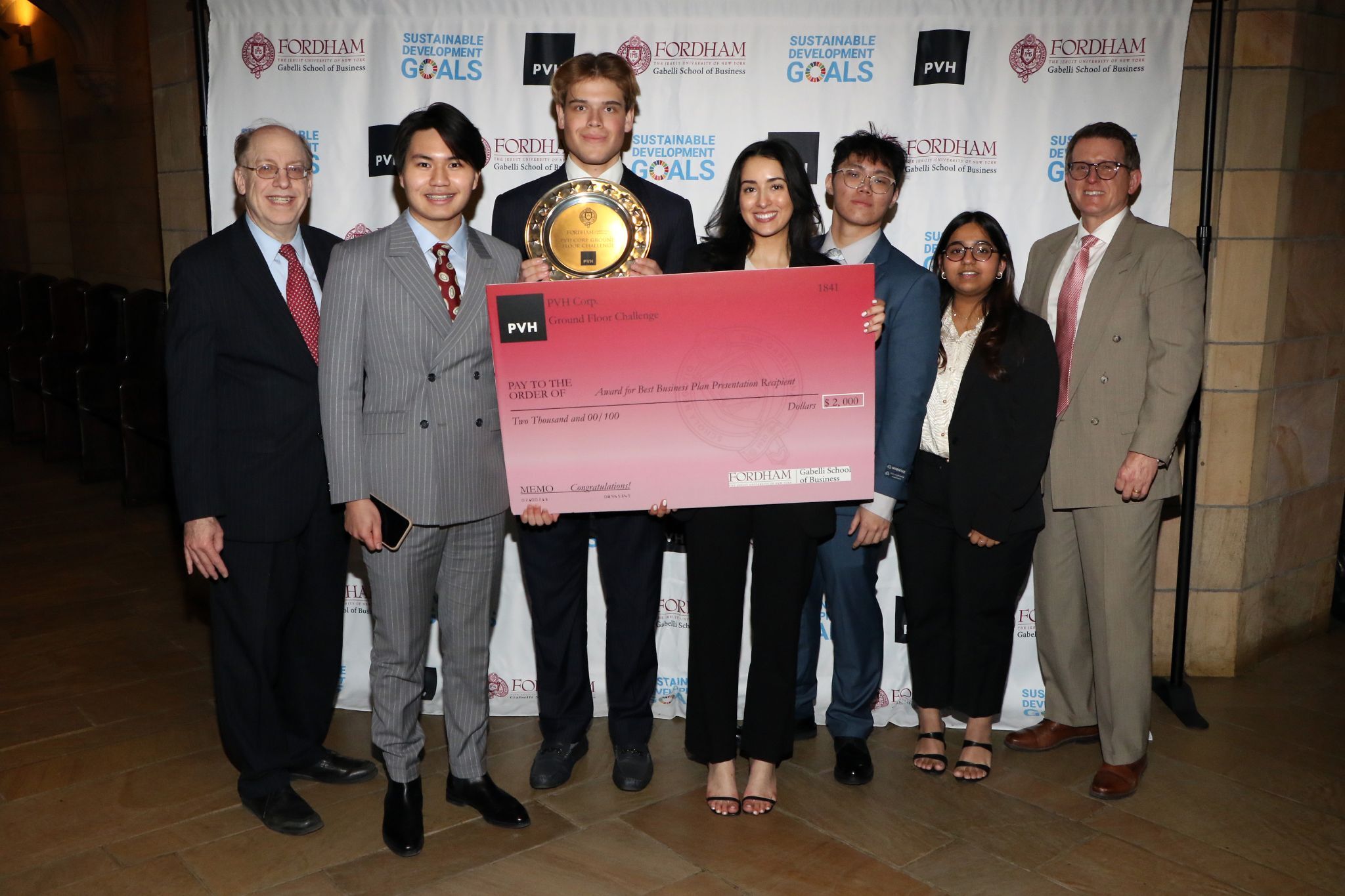Kevin Luong Nghi, Class of 2023 alumnus wins the best presentation awards at the PVH Corp Ground Floor Challenge Competition 2024, USA - Kevin Luong Nghi Class of 2023 alumnus wins at the PVH Corp Ground Floor Challenge Competition 2024