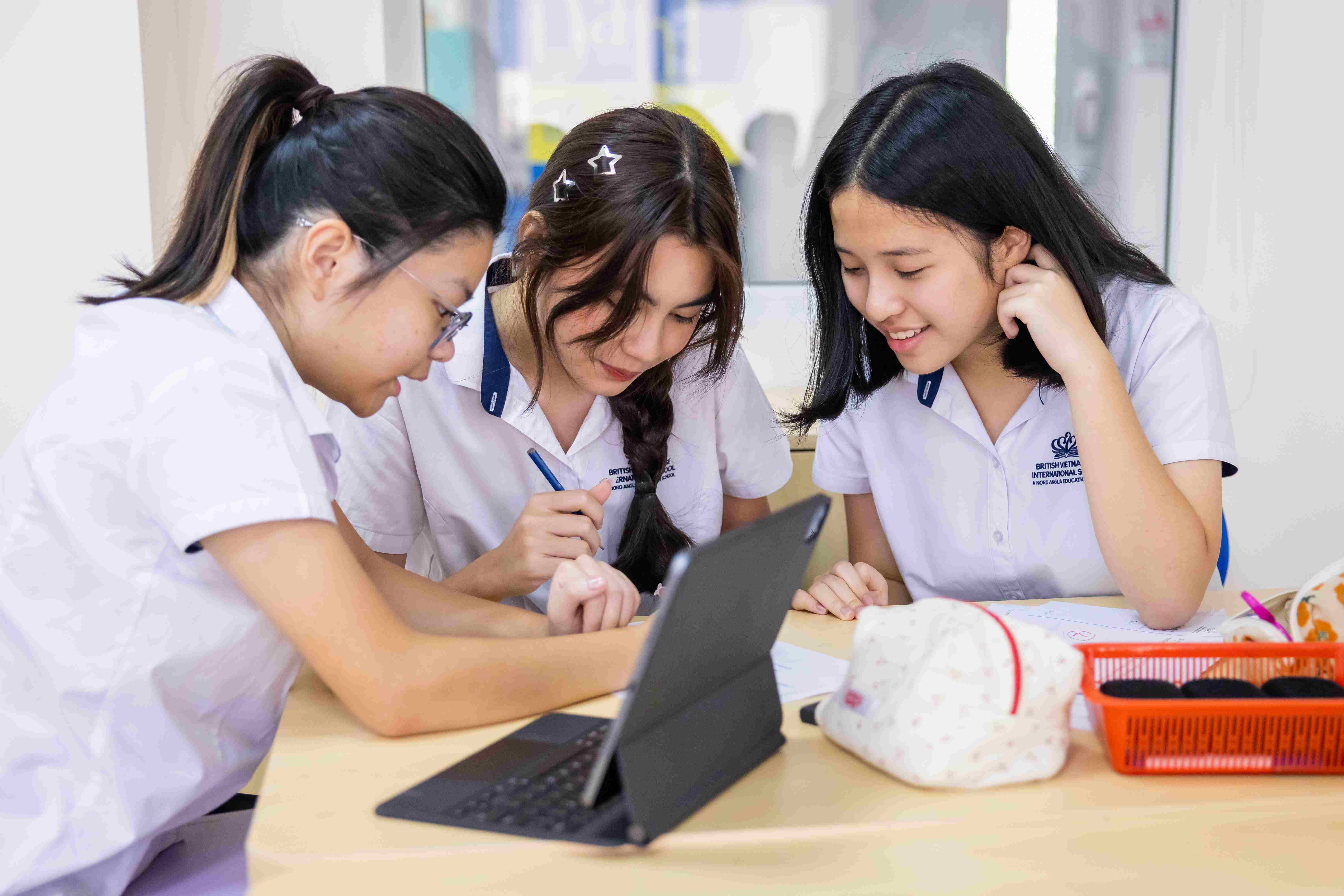 Making decisions about university and future careers: When is the right time? - Making decisions about university and future careers When is the right time