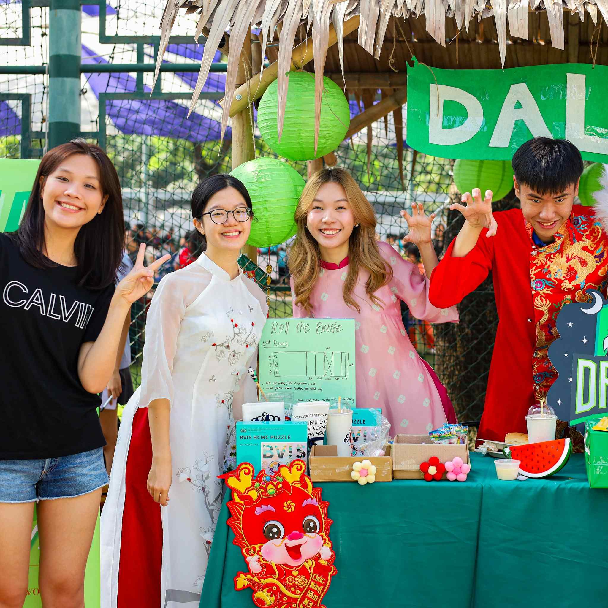 Quỳnh Lam (Apple), Lớp 13 trúng tuyển 8 trường đại học Mỹ với tổng giá trị học bổng 23,5 tỷ đồng - Quynh Lam Apple Year 13 has been admitted to 8 US universities total scholarship 23 5 billion Dong