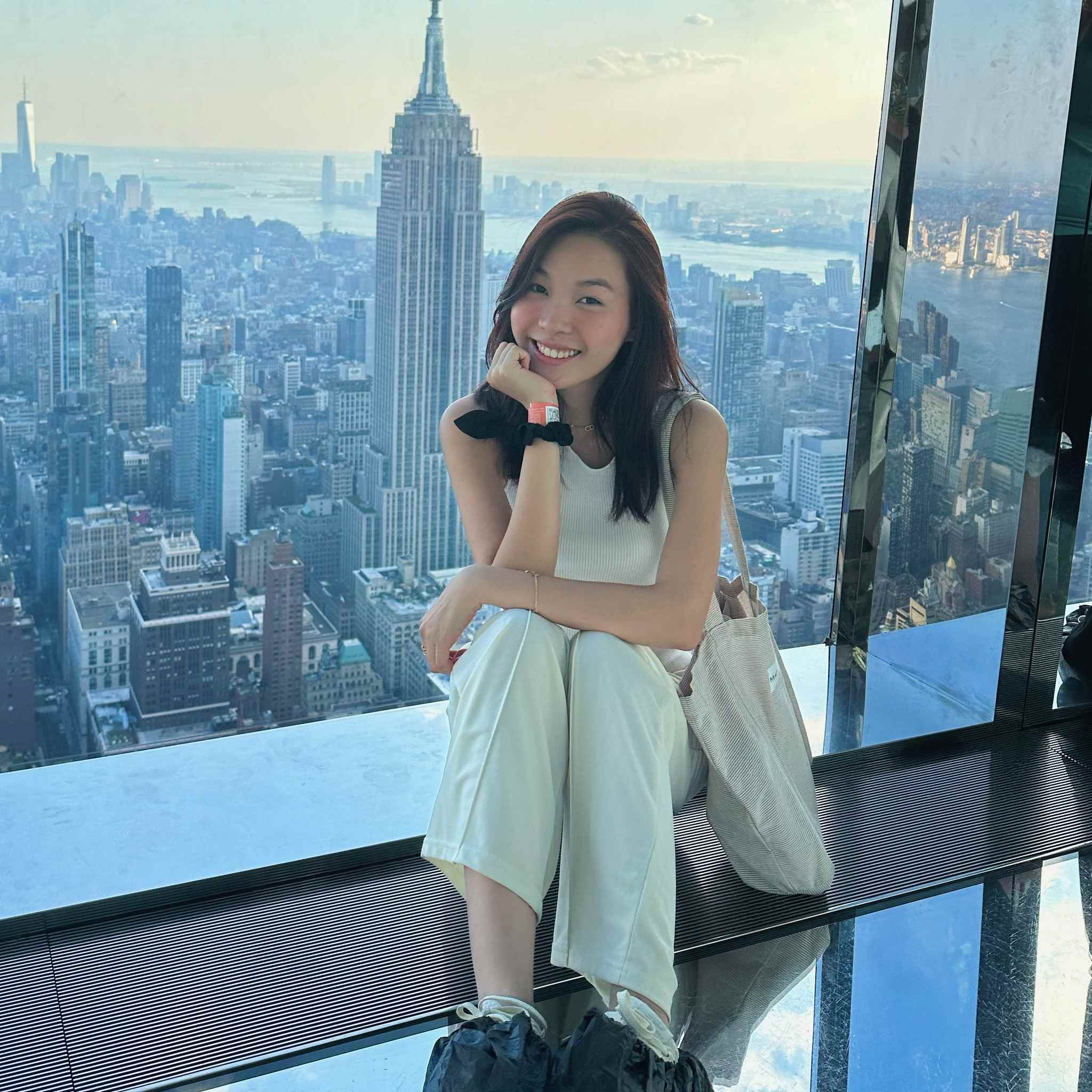 Quỳnh Lam (Apple), Lớp 13 trúng tuyển 8 trường đại học Mỹ với tổng giá trị học bổng 23,5 tỷ đồng - Quynh Lam Apple Year 13 has been admitted to 8 US universities total scholarship 23 5 billion Dong