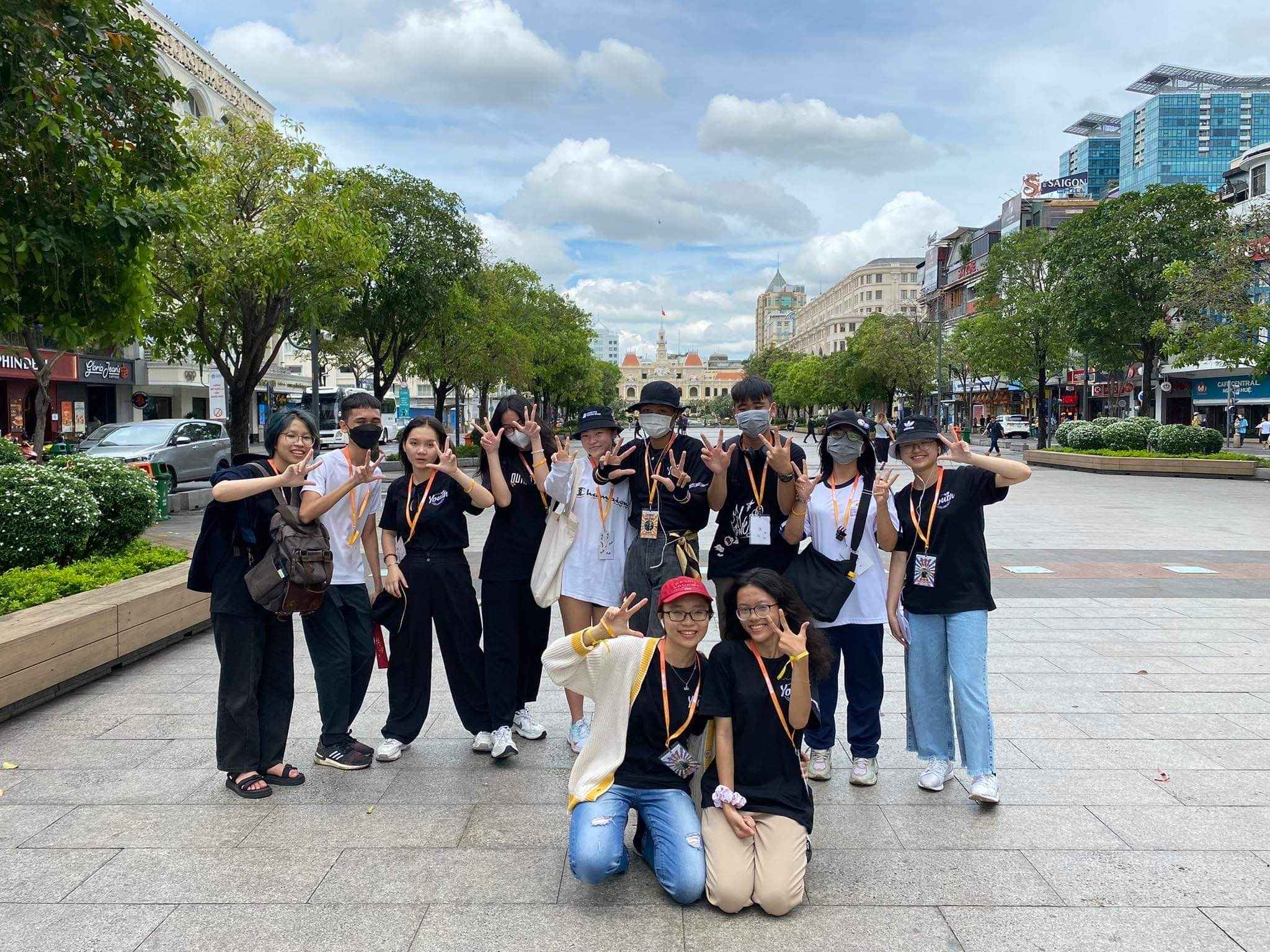 Khanh Van (Violet), a Year 13 student who successfully conquered 10 US universities with a total scholarship value of over 14.5 billion VND - Khanh Van Violet Year 13 conquered 10 US universities total scholarship 14 5 billion VND