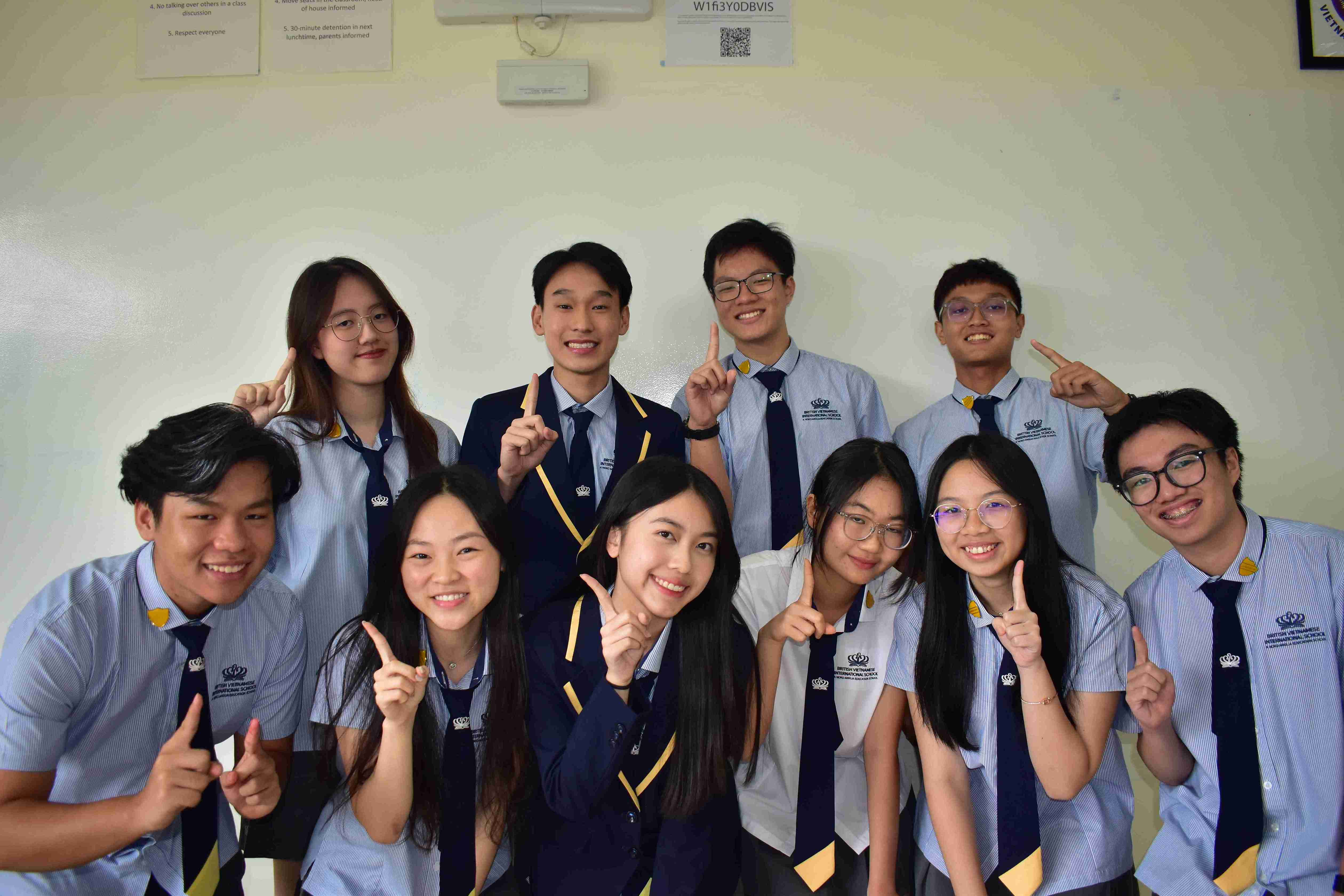 Khanh Van (Violet), a Year 13 student who successfully conquered 10 US universities with a total scholarship value of over 14.5 billion VND - Khanh Van Violet Year 13 conquered 10 US universities total scholarship 14 5 billion VND