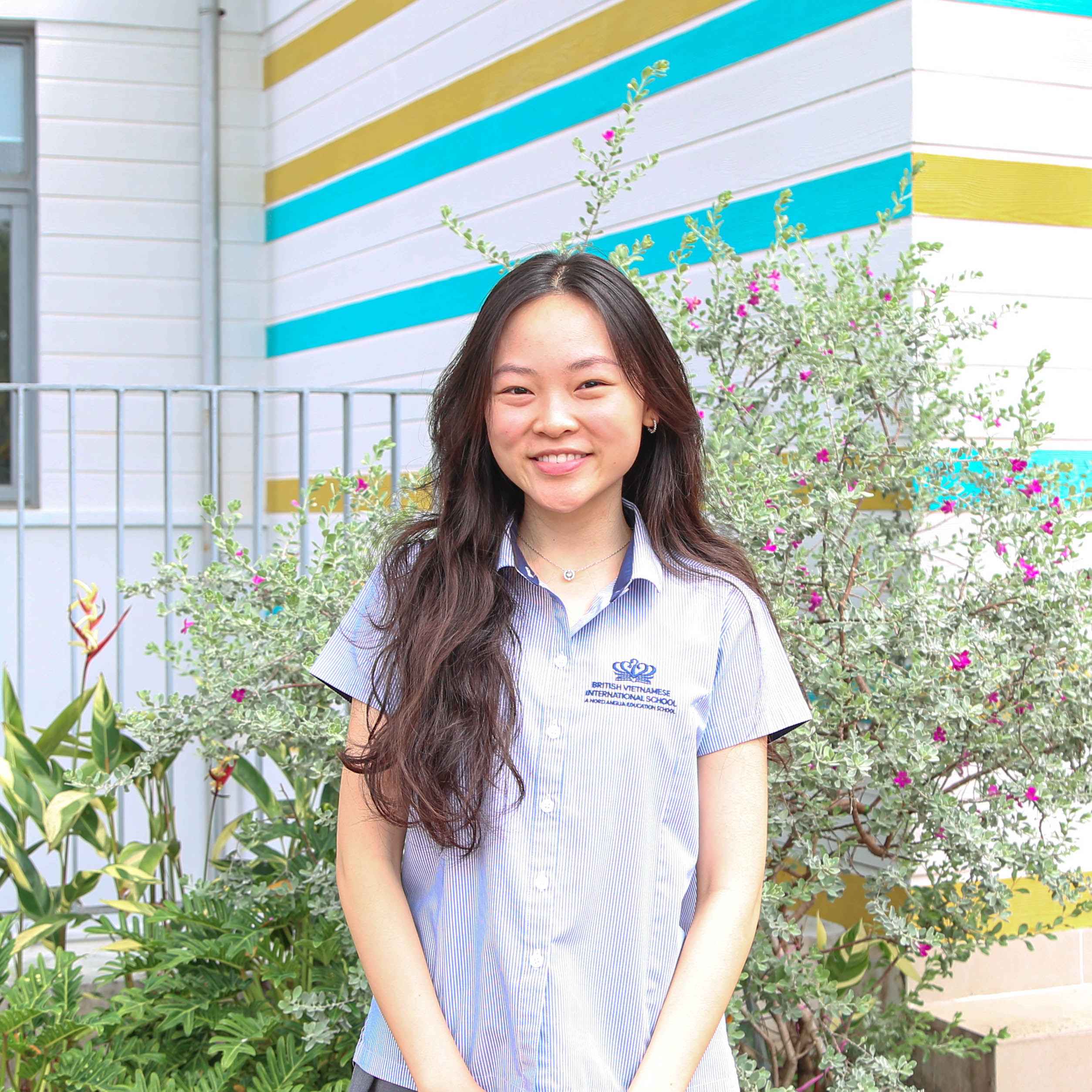 Khanh Van (Violet), a Year 13 student who successfully conquered 10 US universities with a total scholarship value of over 14.5 billion VND - Khanh Van Violet Year 13 conquered 10 US universities total scholarship 14 5 billion VND