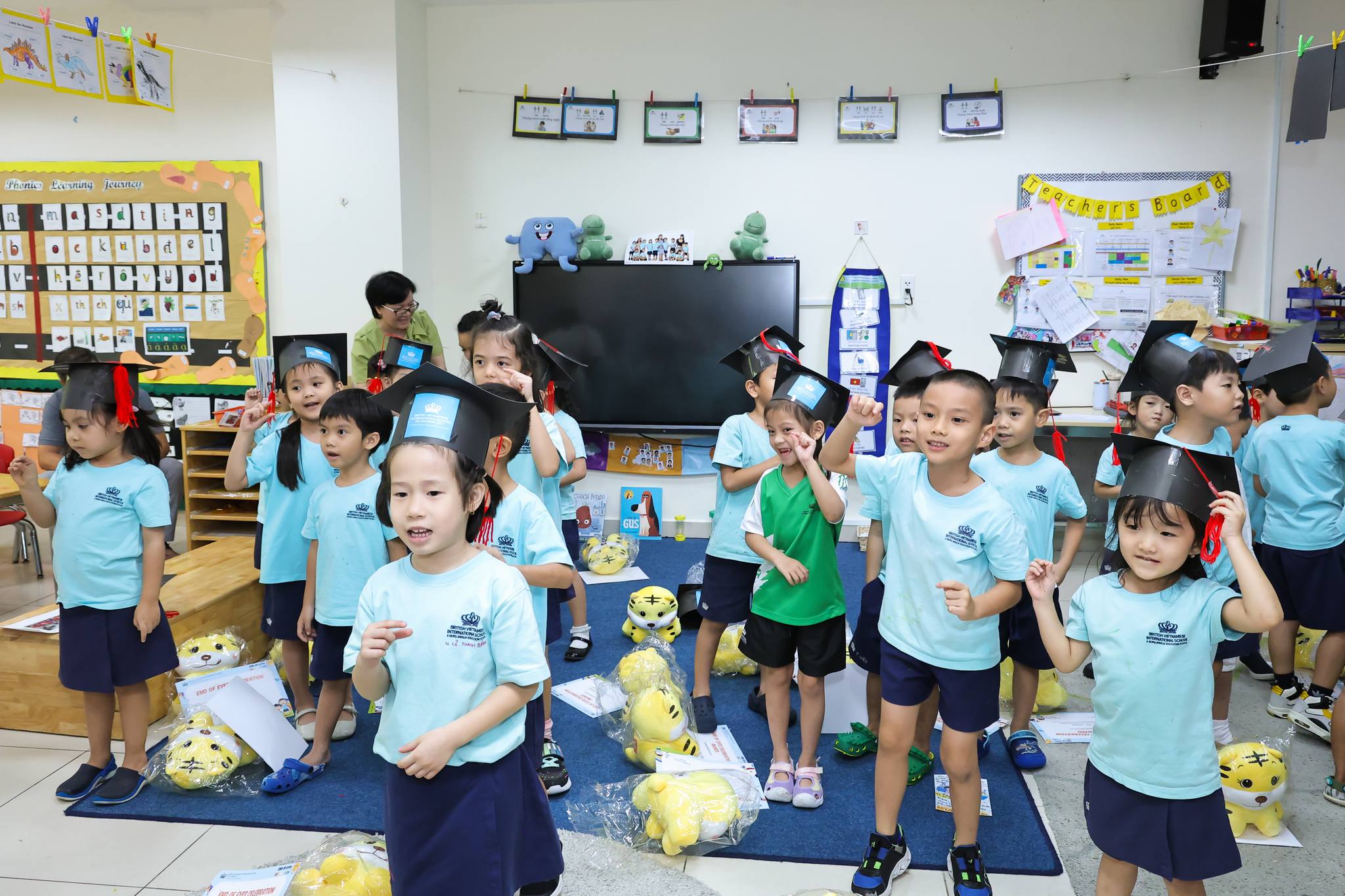 Chúc mừng các bé F3 xuất sắc hoàn thành Chương trình khối Mầm non - Carousel For News Detail