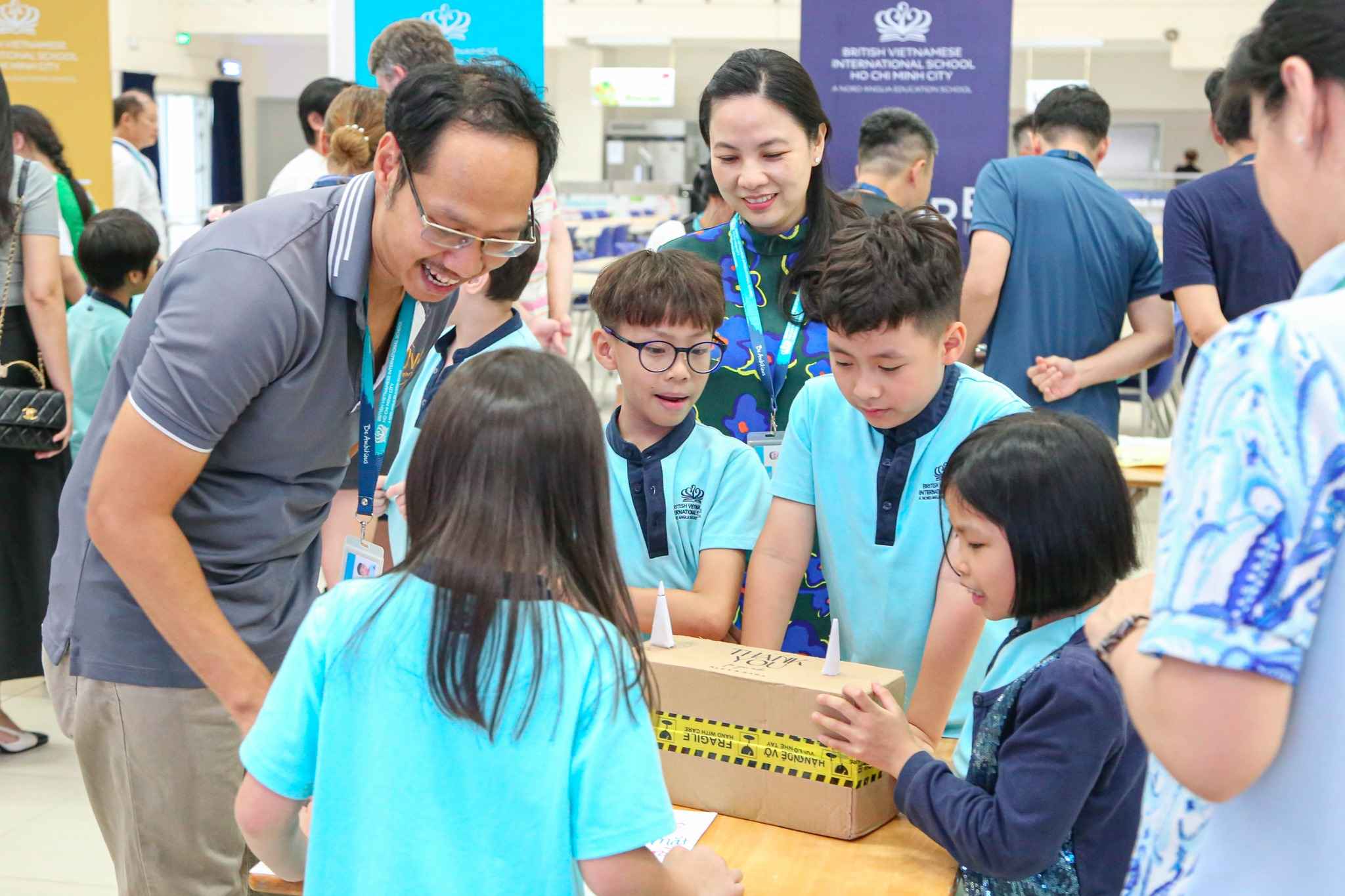 Dự án Tìm tòi và Khám phá khối Tiểu Học Nhỏ: Nuôi dưỡng kỹ năng nghiên cứu và thuyết trình - Swimming Athletics