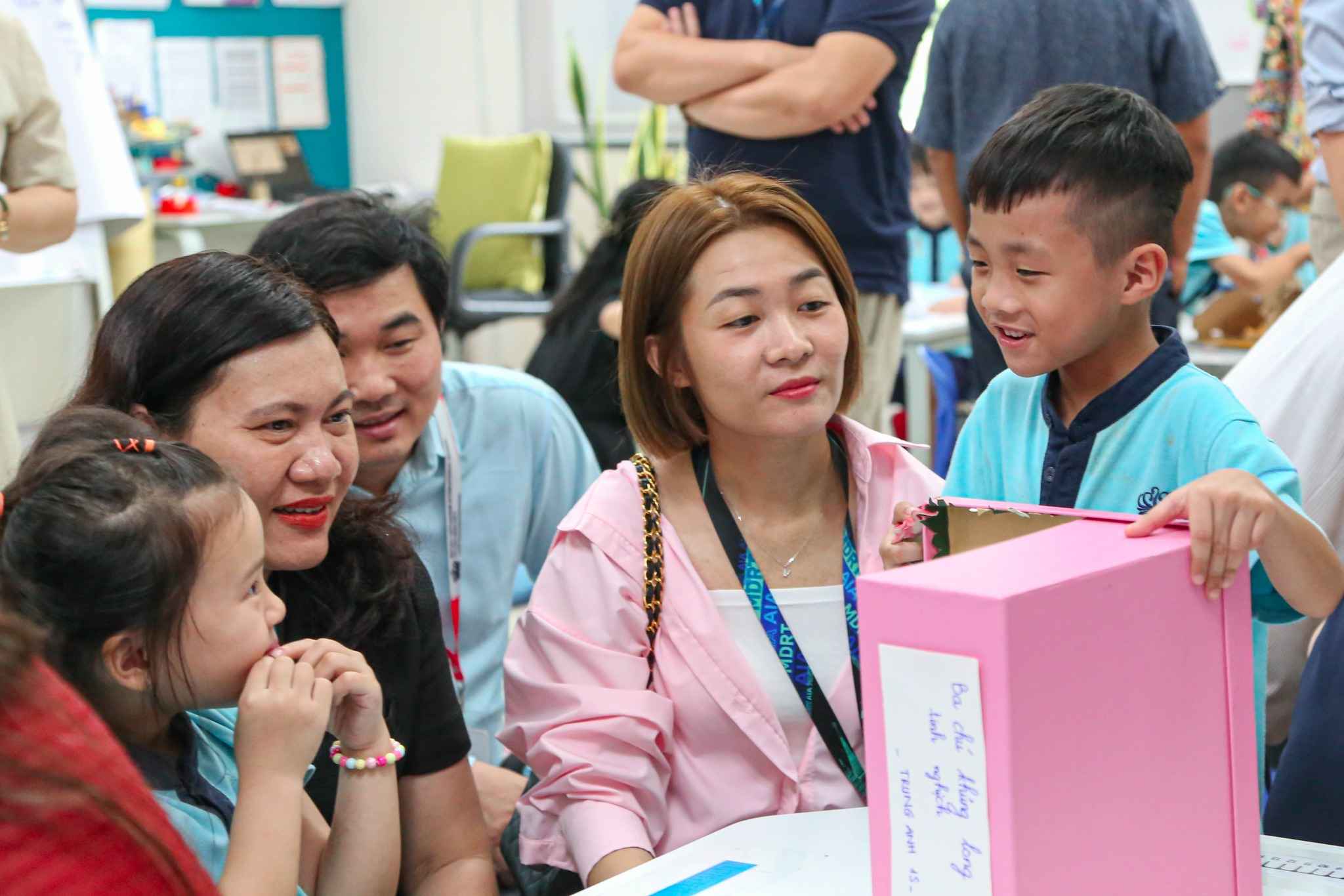 Dự án Tìm tòi và Khám phá khối Tiểu Học Nhỏ: Nuôi dưỡng kỹ năng nghiên cứu và thuyết trình - Swimming Athletics