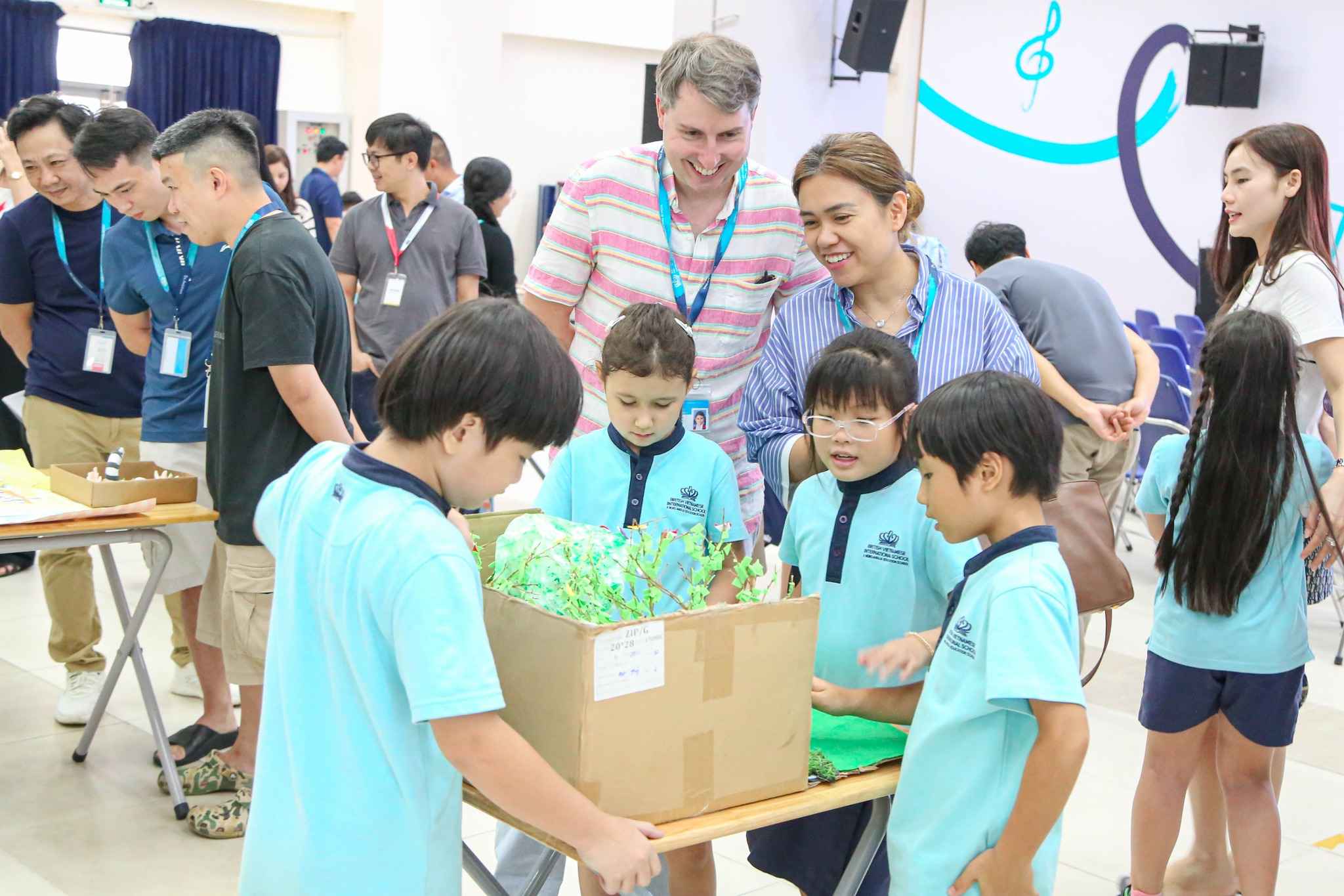 Dự án Tìm tòi và Khám phá khối Tiểu Học Nhỏ: Nuôi dưỡng kỹ năng nghiên cứu và thuyết trình - Swimming Athletics