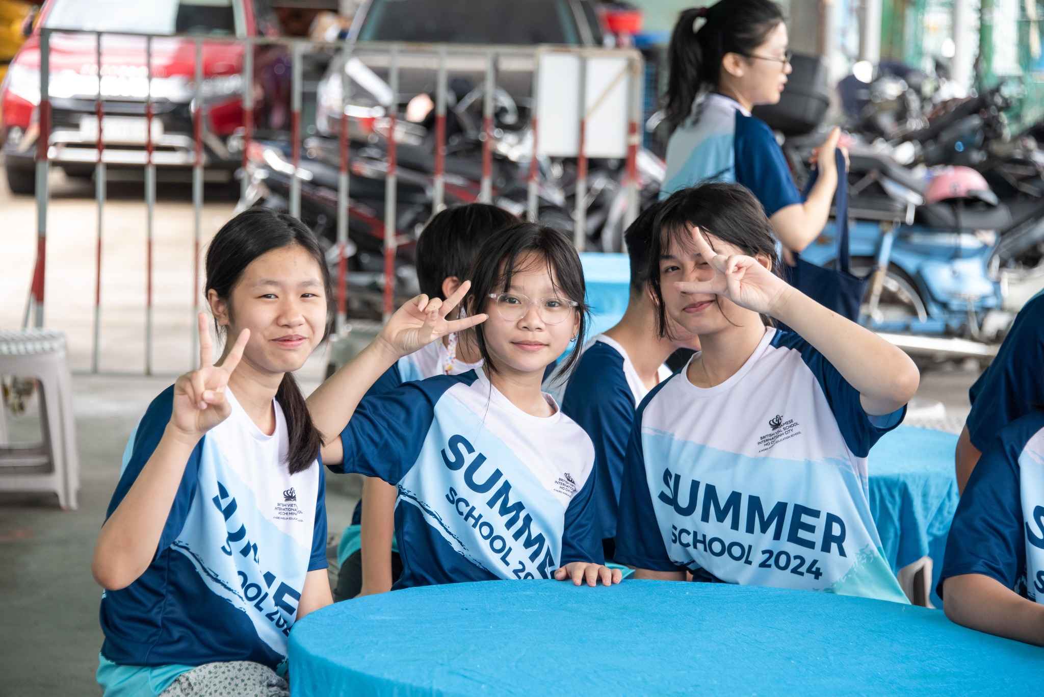 Khóa học hè 2024 | Các em học sinh thử tài xạ thủ tại sân chơi Archery Tag Việt Nam - Carousel For News Detail