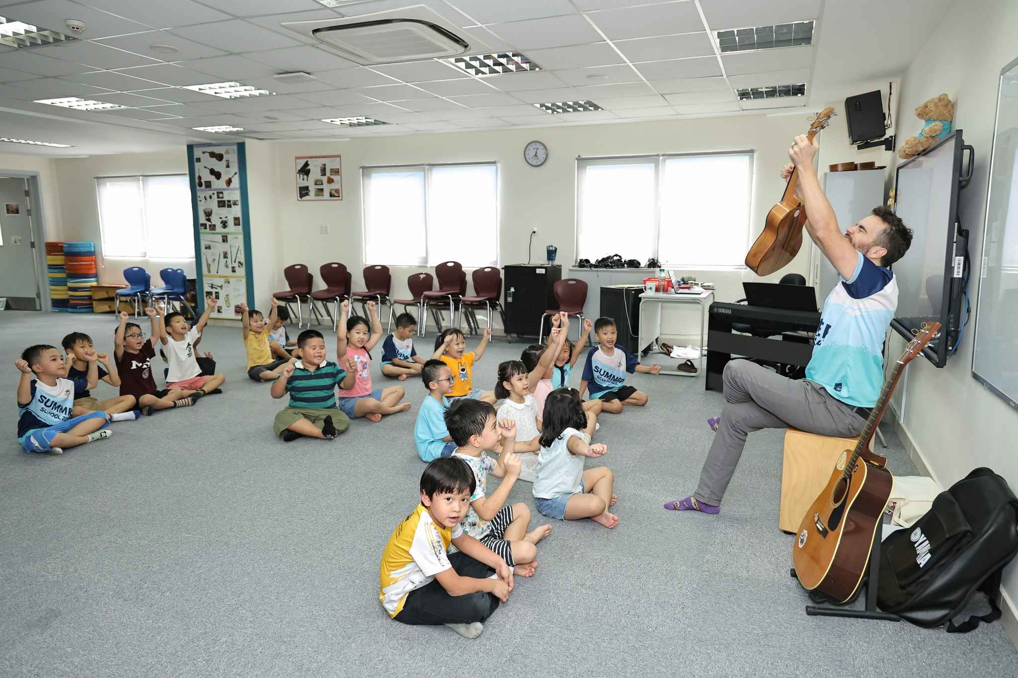 Khóa học hè 2024 | Cùng thầy Rhys tạo nên những giai điệu hè vui tươi - Summer School 2024 Create joyful summer memories with Mr Rhys