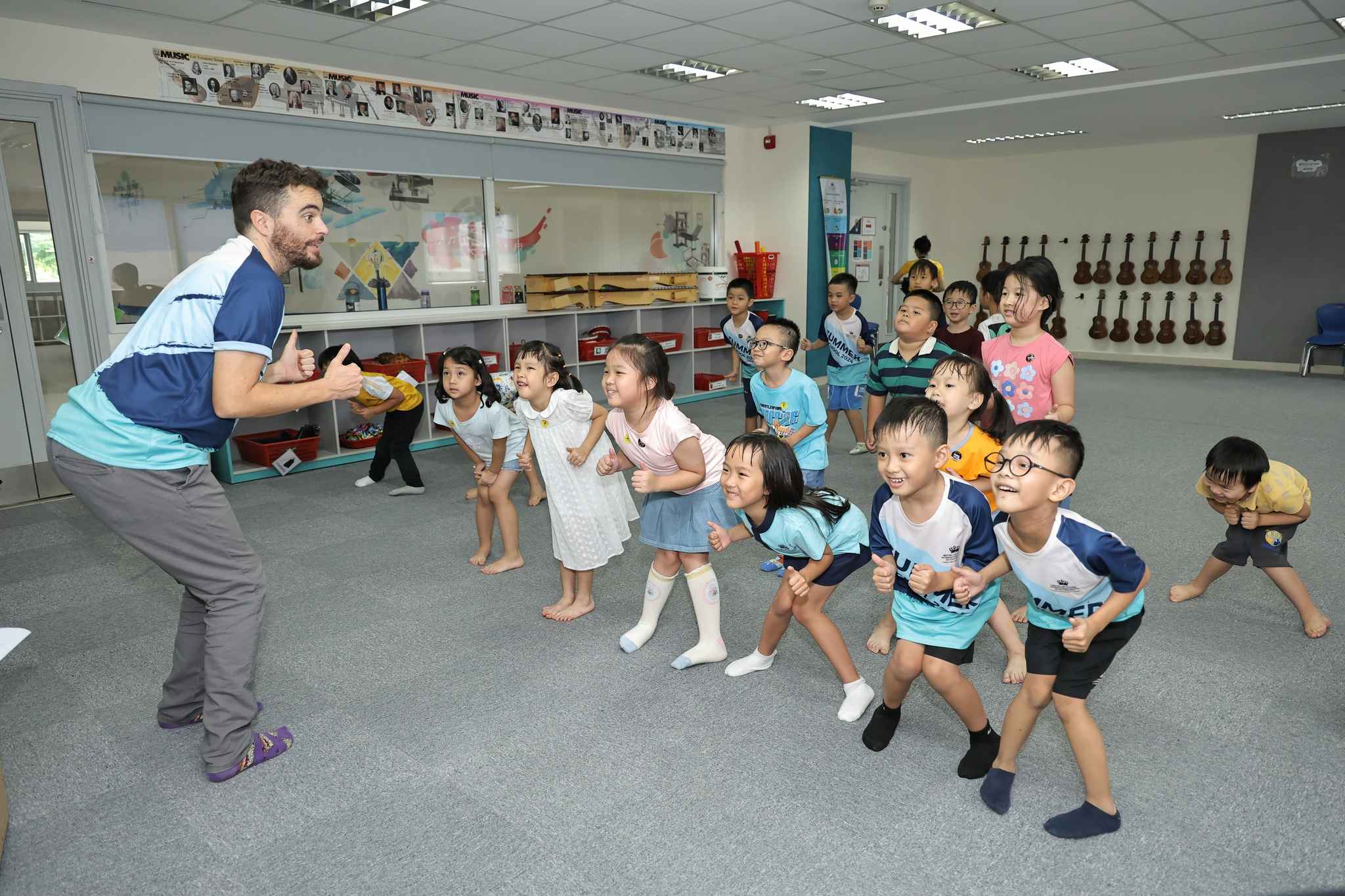 Khóa học hè 2024 | Cùng thầy Rhys tạo nên những giai điệu hè vui tươi - Carousel For News Detail