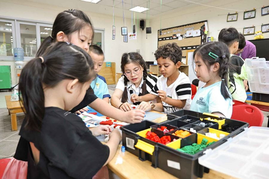 Summer School 2024 | Conquer the universe through robot programming, video game design, and creating Lego spaceships models! - Summer School 2024 Conquer the universe through robot programming video game design and Lego