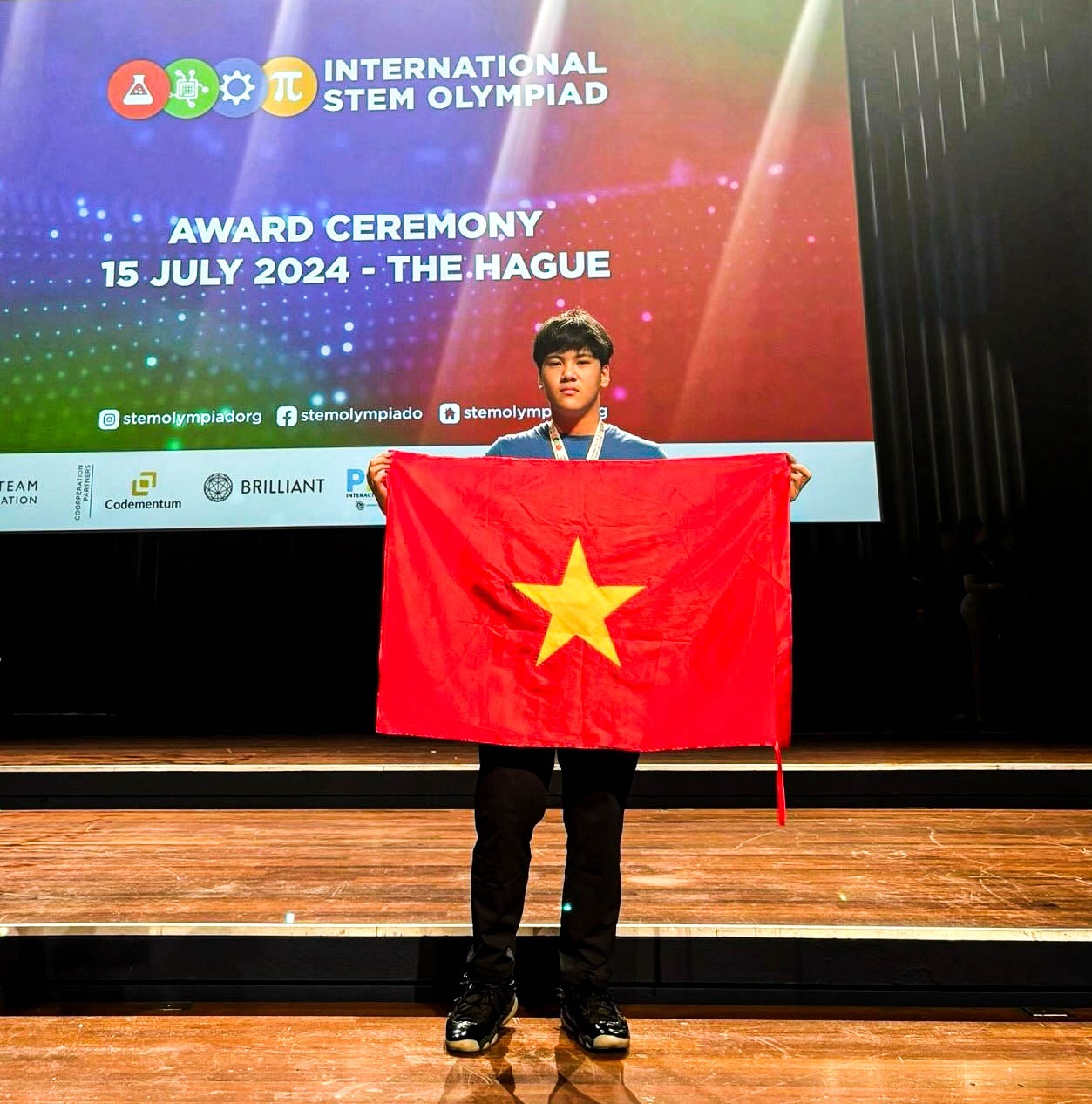Phúc Thiên, Lớp 9 Xuất Sắc Đạt Huy Chương Bạc môn Toán Tại Kỳ Thi Olympic STEM Quốc Tế, Hà Lan  - Phuc Thien Year 9 Excels with Silver Medal in Mathematics at the International STEM Olympiad