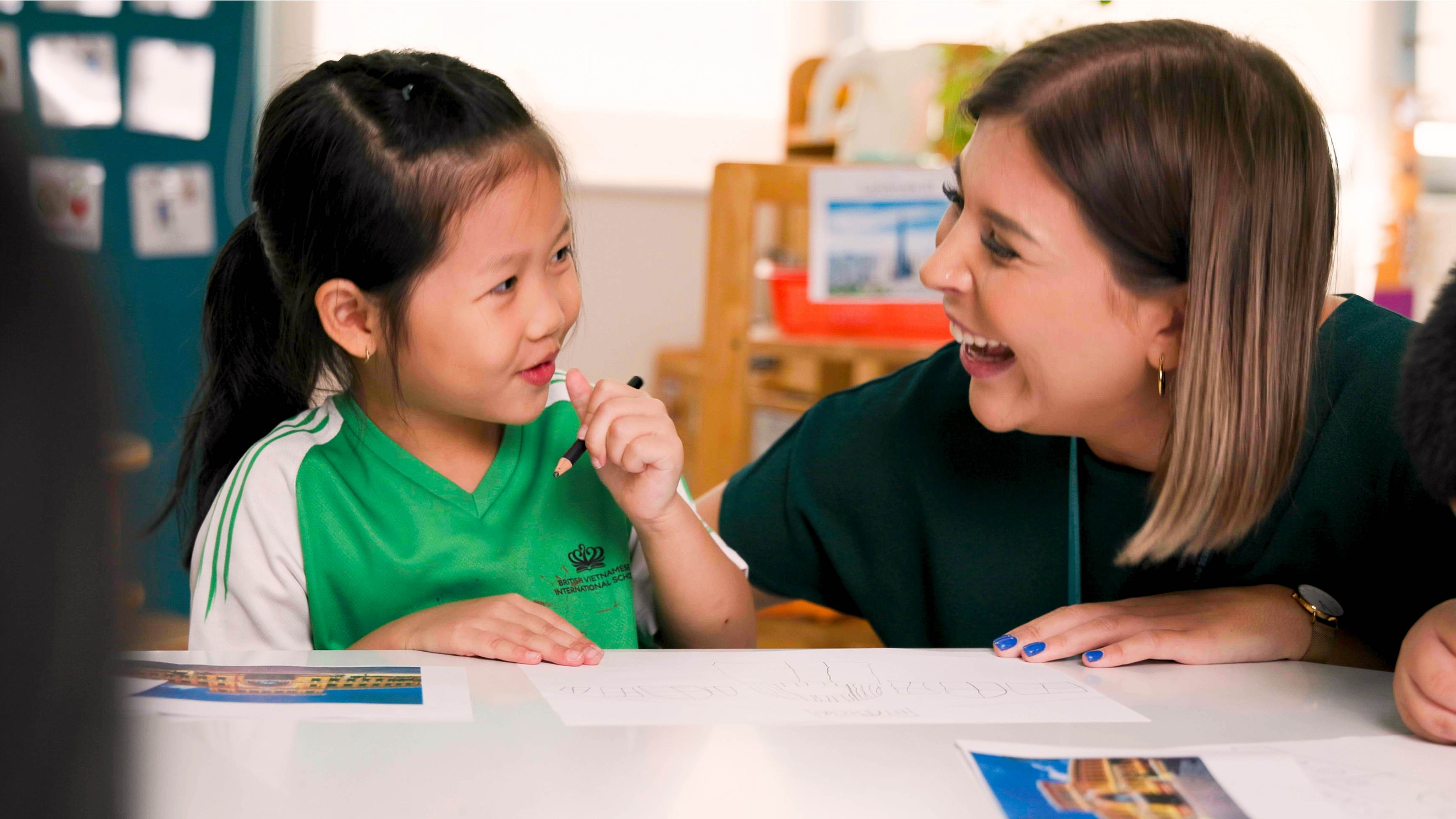 Cô Poppy Broom, Giáo viên Tiểu học: "Nuôi dưỡng tình yêu học tập của các em học sinh BVIS" - Ms Poppy Broom Primary teacher Nurturing a love for learning in BVIS students