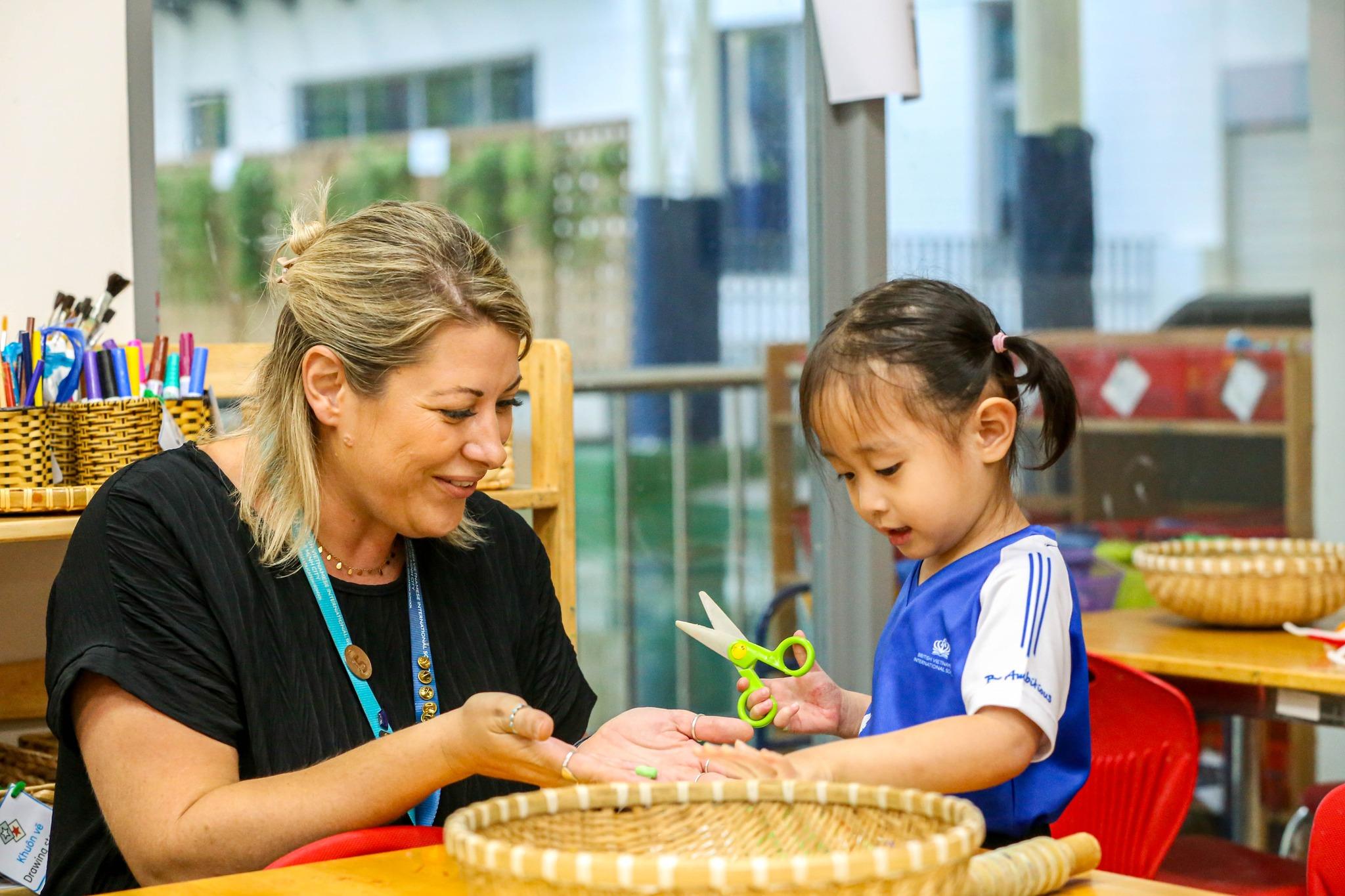 EYFS Stay & Play | Khi Ba Mẹ Trải Nghiệm Học Mà Chơi Cùng Bé - Carousel For News Detail