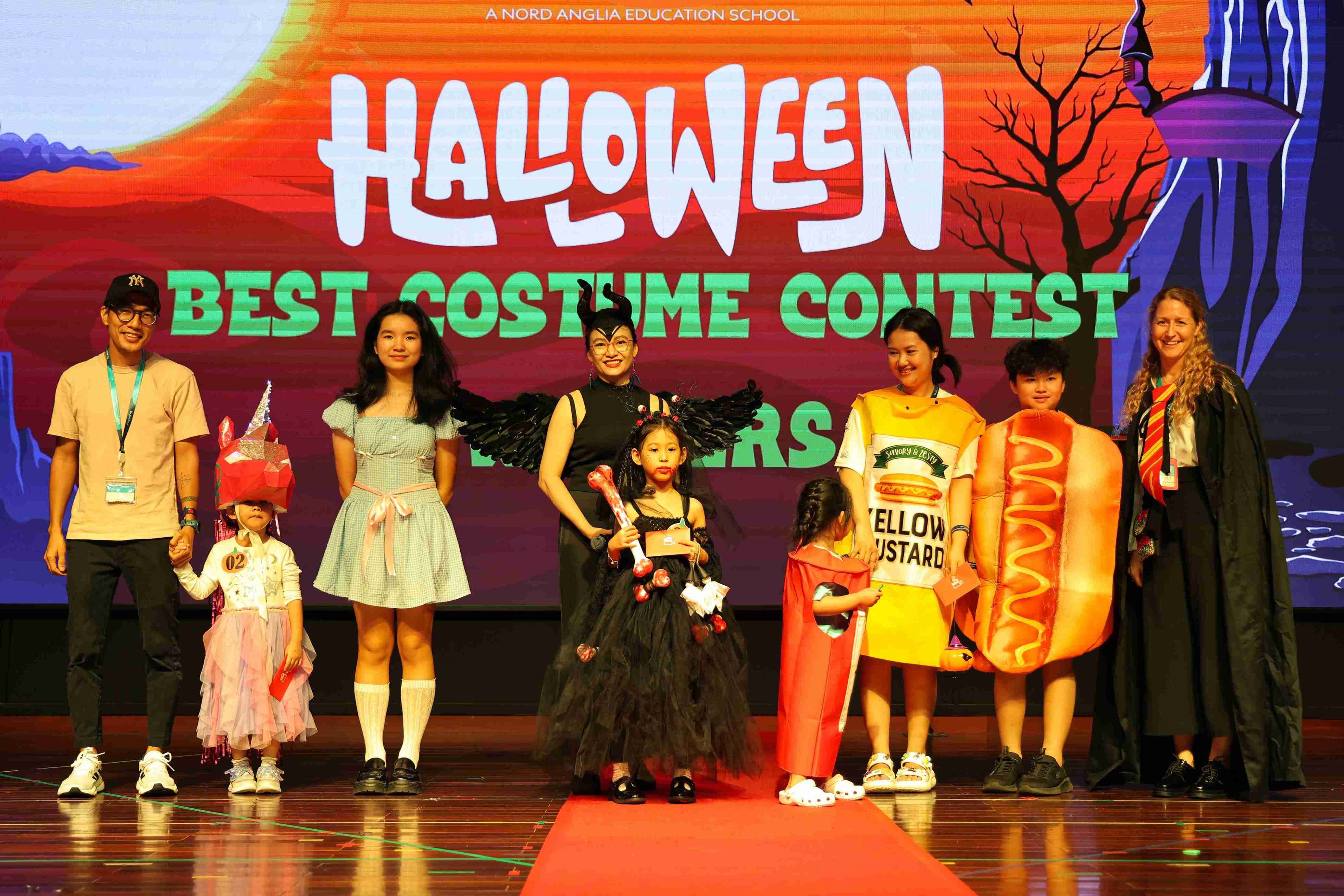 Đêm hội xem phim gia đình Halloween huyền bí - Mysterious Halloween Family Movie Night