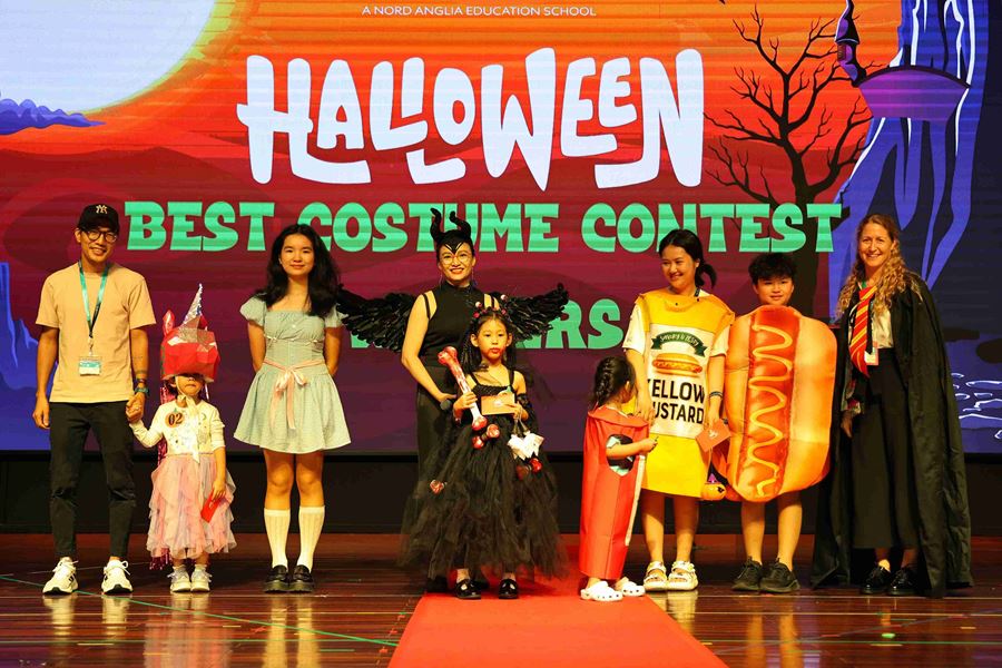 Đêm hội xem phim gia đình Halloween huyền bí - Mysterious Halloween Family Movie Night