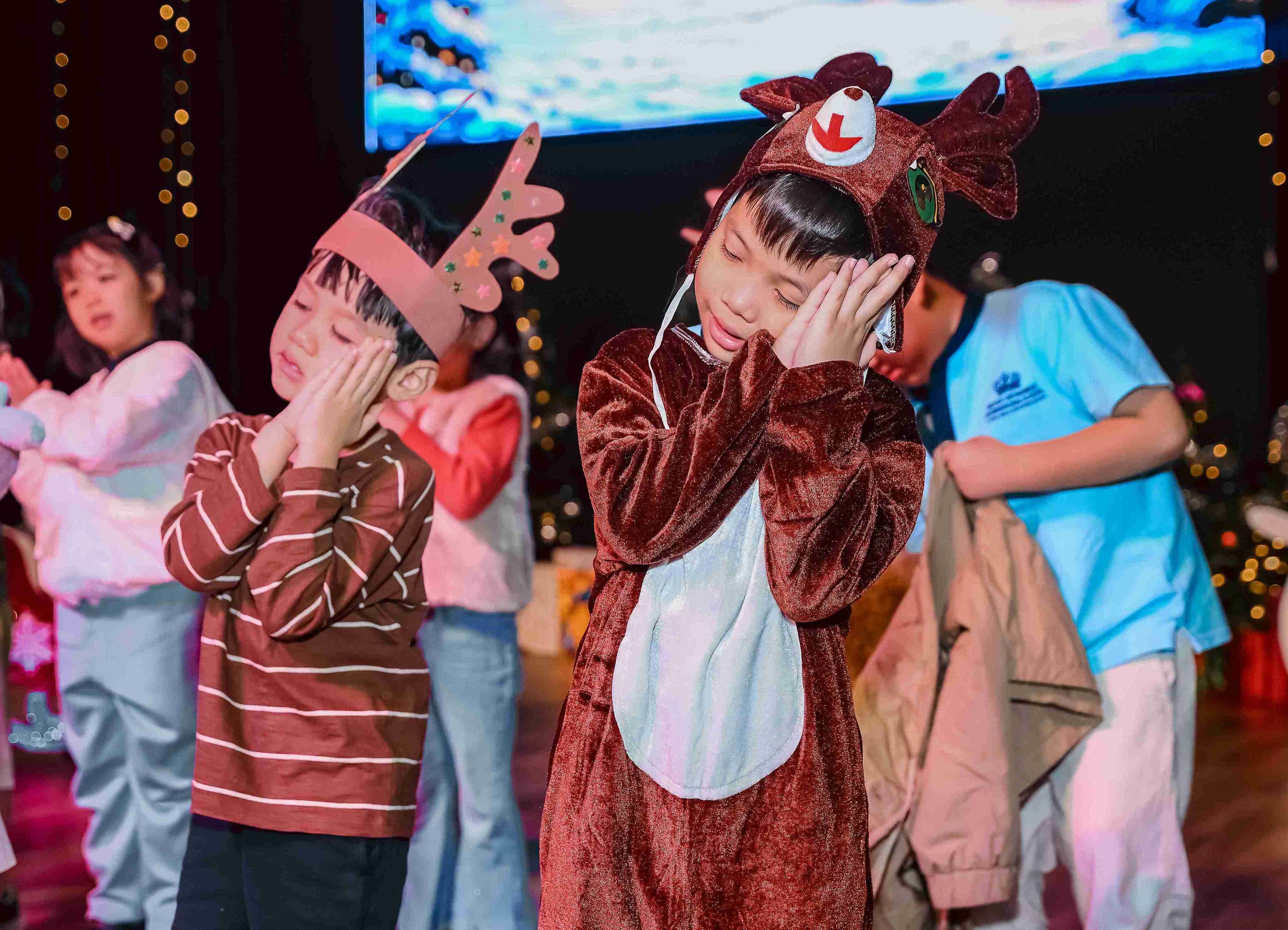 Khối 2 Mừng Giáng Sinh Cùng Vở Nhạc Kịch “Ralph the Reindeer” - Carousel For News Detail