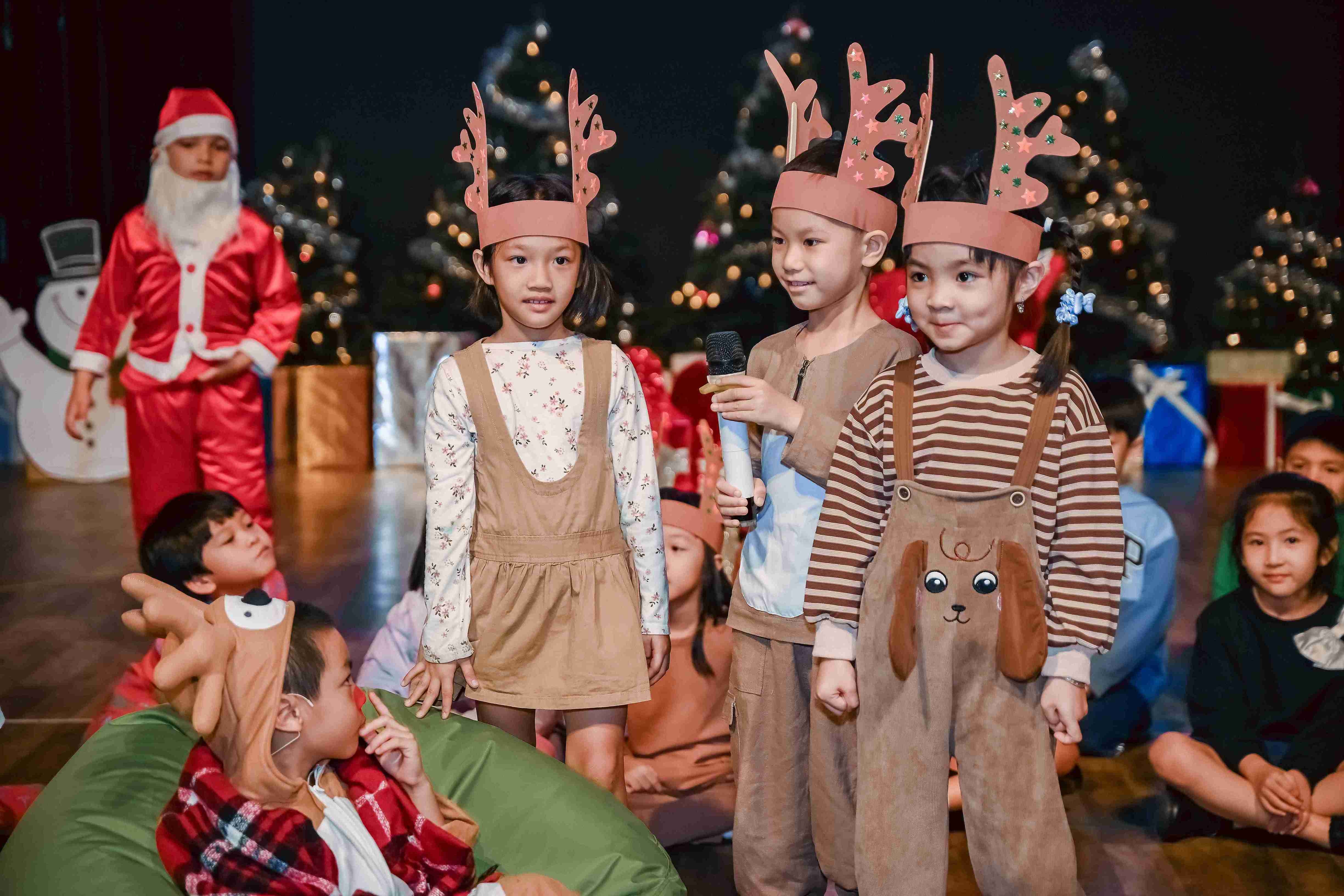 Khối 2 Mừng Giáng Sinh Cùng Vở Nhạc Kịch “Ralph the Reindeer” - Carousel For News Detail