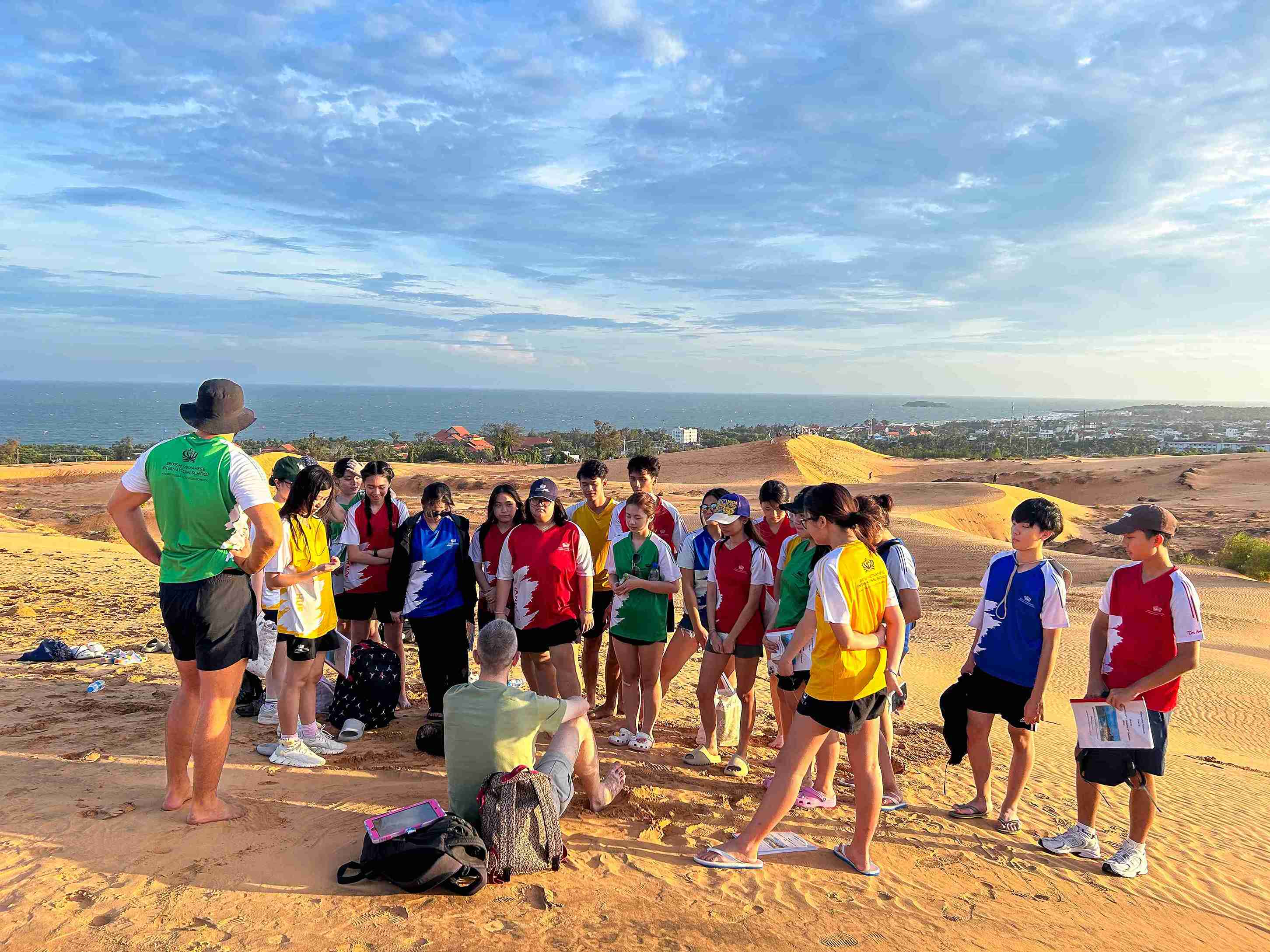 Khối 11 Trải Nghiệm Thực Địa Môn Địa Lý tại Mũi Né - Carousel For News Detail