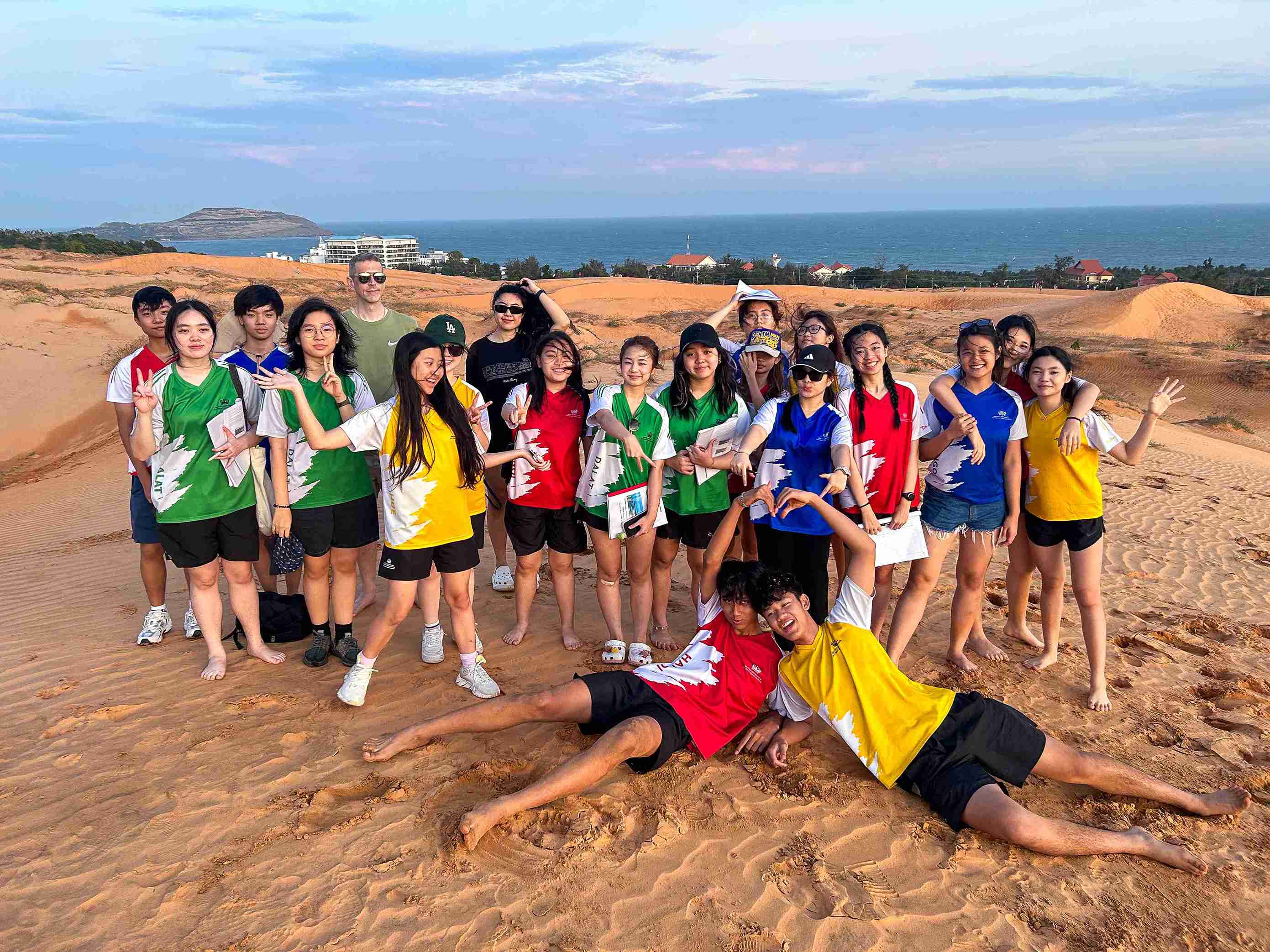 Khối 11 Trải Nghiệm Thực Địa Môn Địa Lý tại Mũi Né - Carousel For News Detail