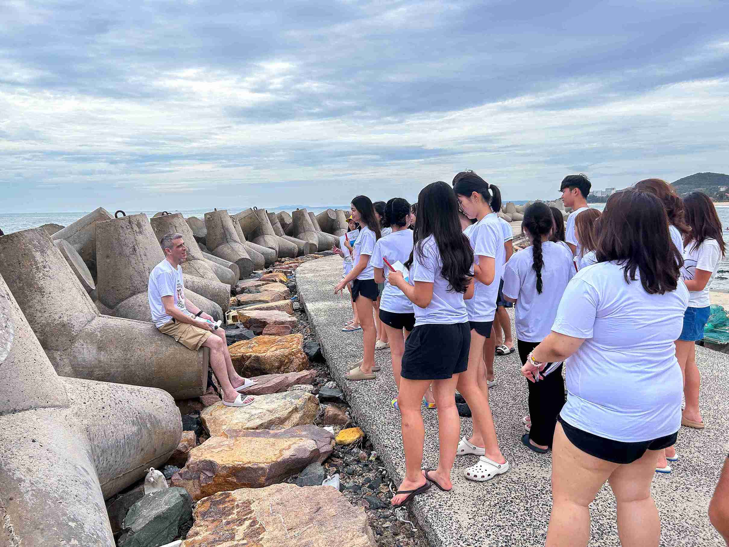 Khối 11 Trải Nghiệm Thực Địa Môn Địa Lý tại Mũi Né - Carousel For News Detail