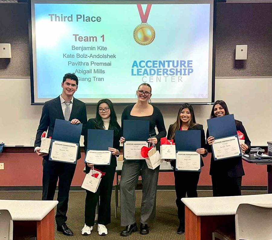 Khánh Giang, Cựu Học Sinh Niên Khoá 2023 và Những Trải Nghiệm Du Học Tại Đại Học Wisconsin-Madison, Mỹ - Khanh Giang Class of 2023 Alumna and Her Study Abroad Experience at the University