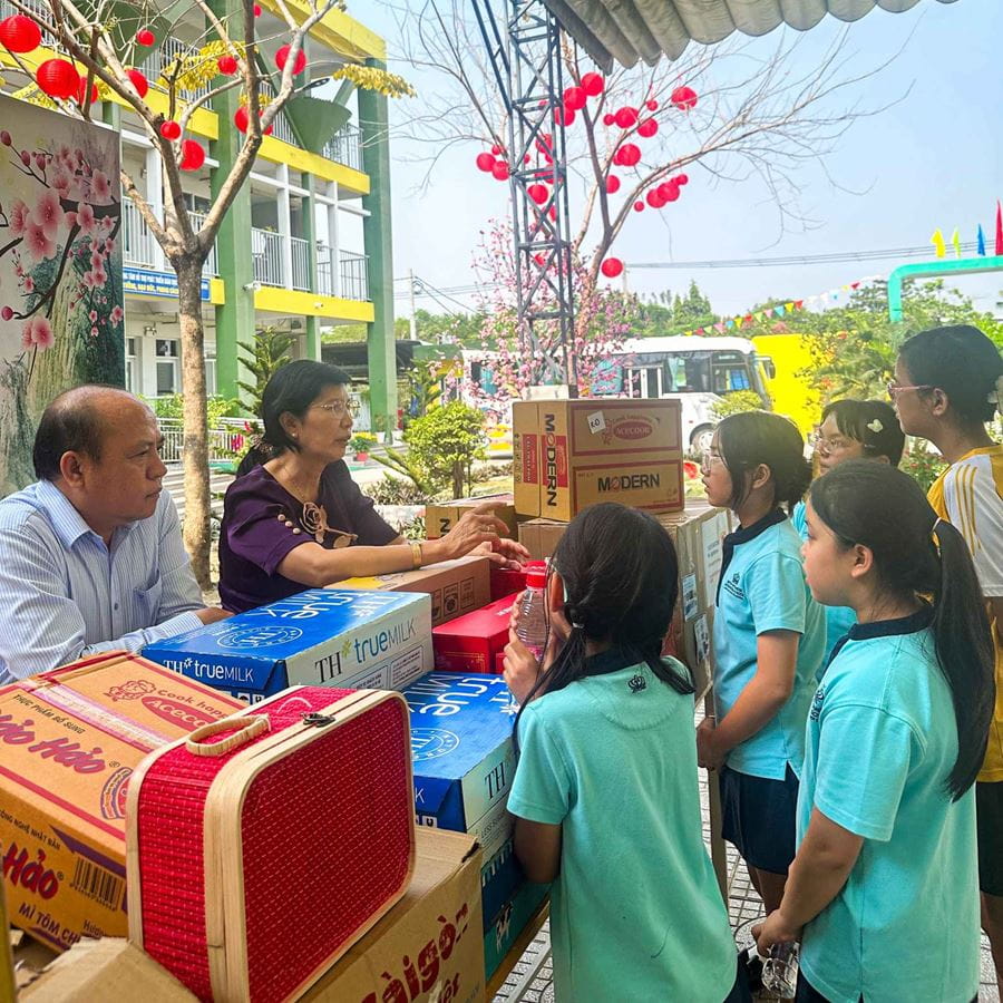 Tết là yêu thương, Tết là sẻ chia - Tet is Love Tet is Sharing