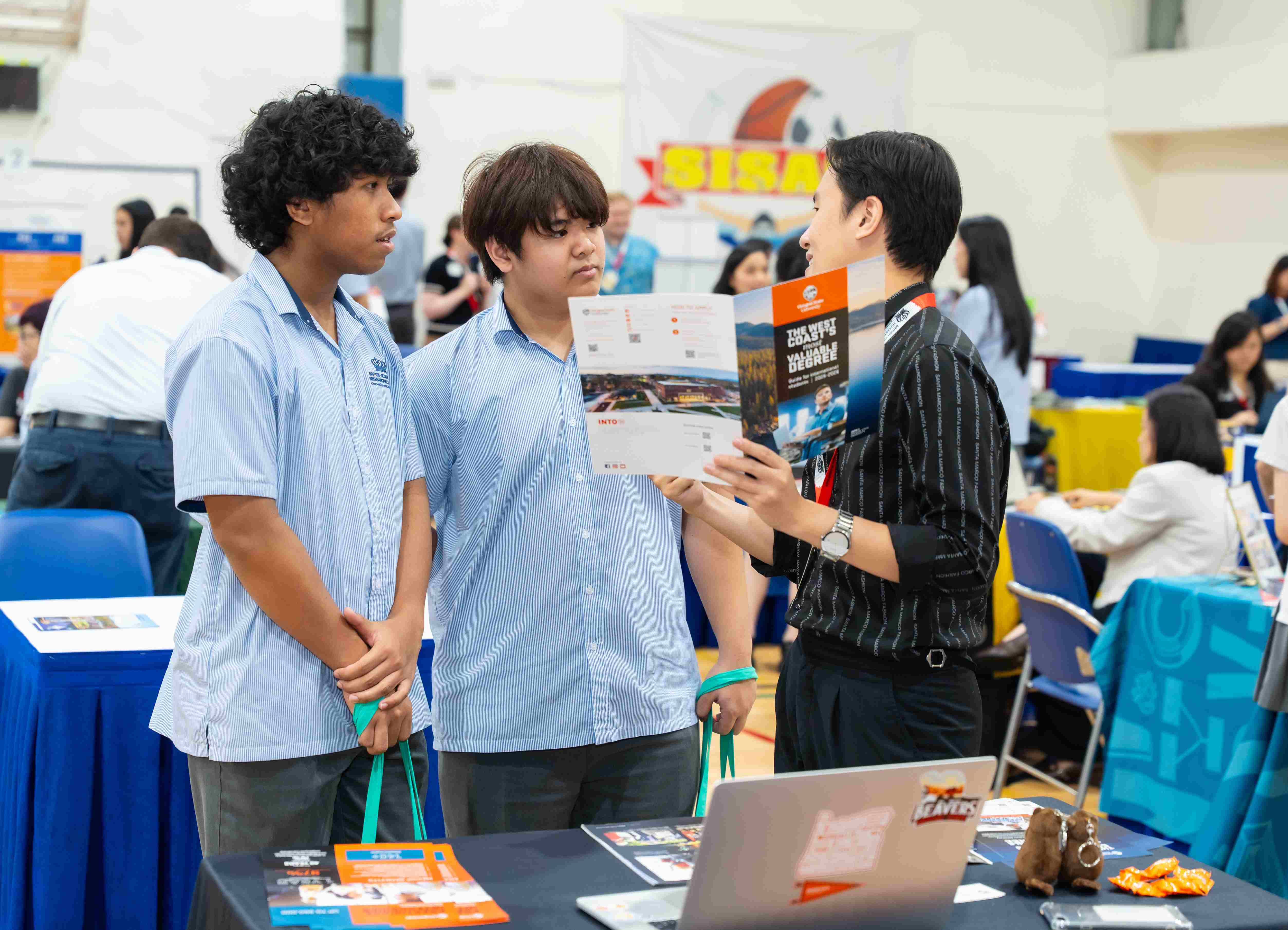 BVIS HCMC host a spectacularly successful 2025 Global University Fair - For the first time! - Carousel For News Detail