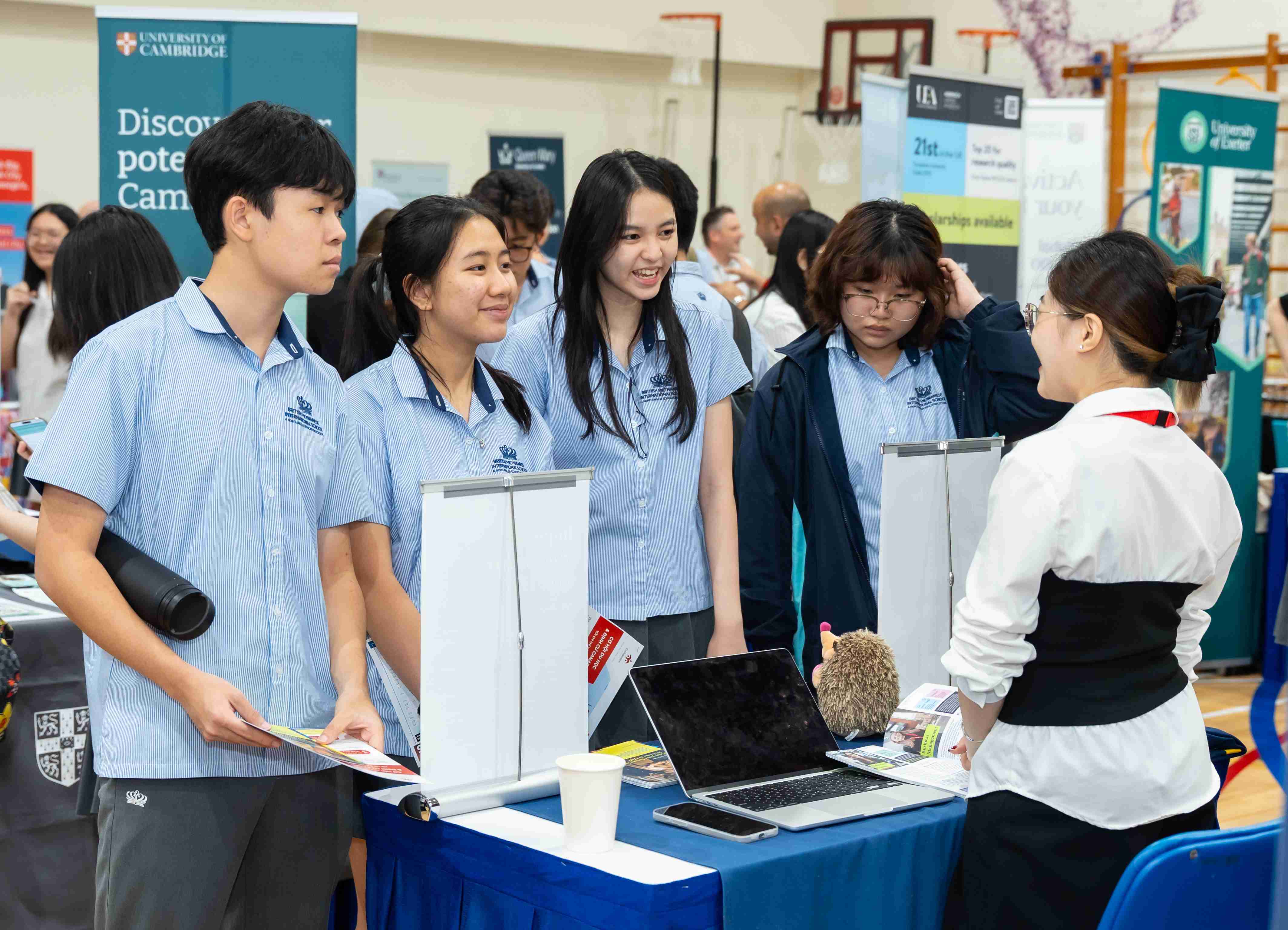 Triển lãm Đại học Toàn cầu 2025 lần đầu tiên tại BVIS TP. HCM diễn ra thành công rực rỡ! - BVIS HCMC host a spectacularly successful 2025 Global University Fair for the first time