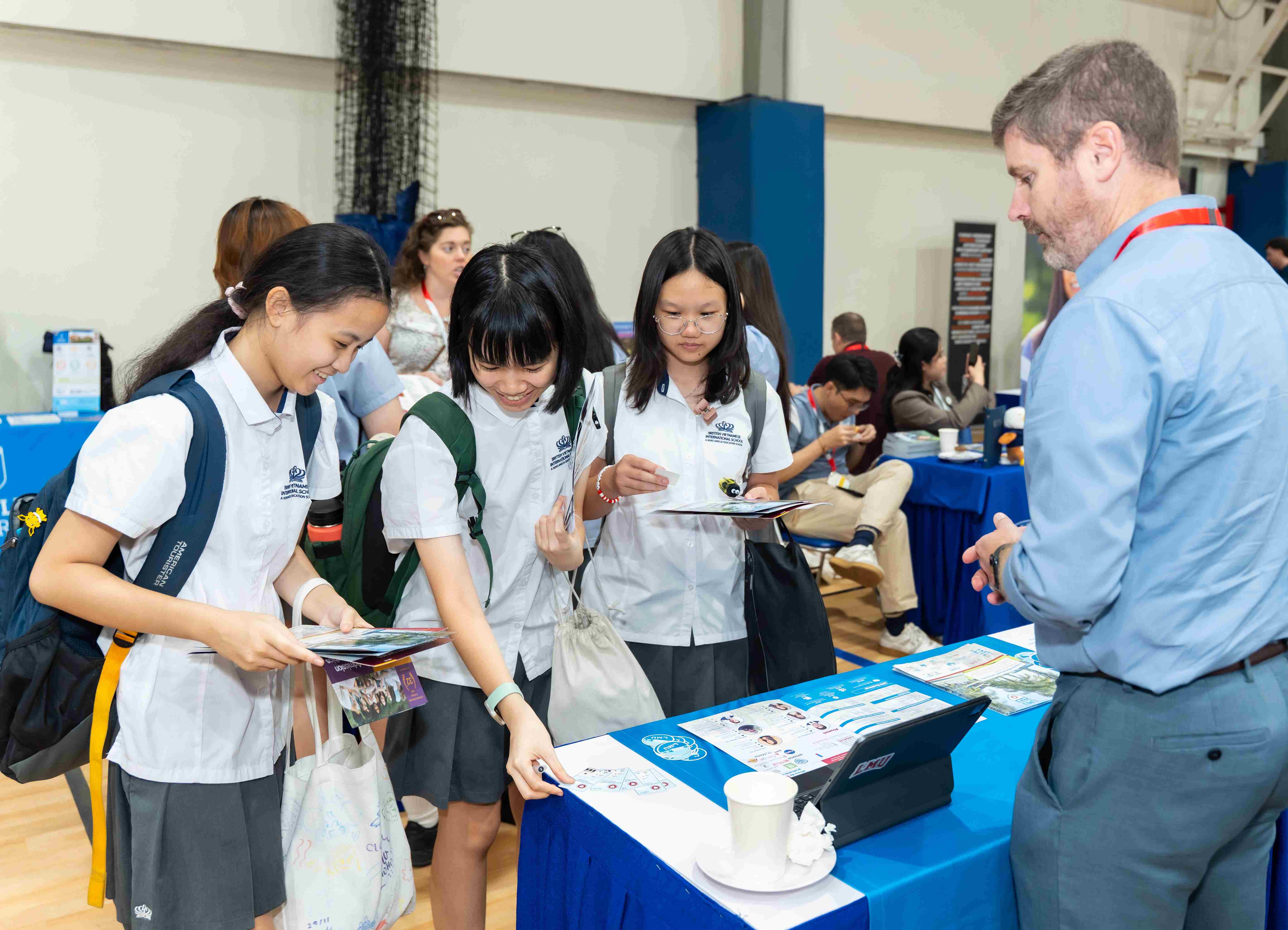 Triển lãm Đại học Toàn cầu 2025 lần đầu tiên tại BVIS TP. HCM diễn ra thành công rực rỡ! - Carousel For News Detail