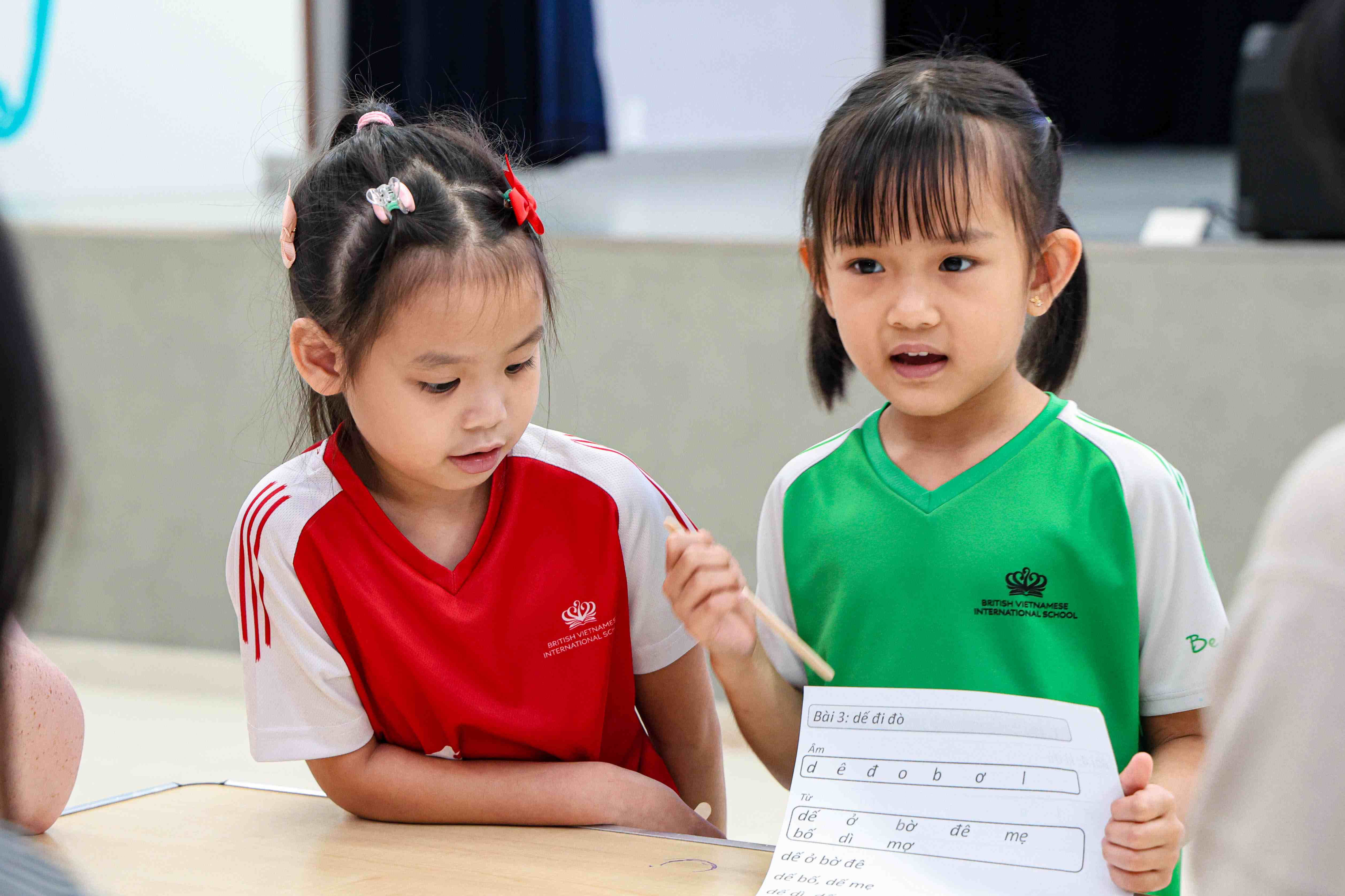 BVIS parents enjoy Phonics learning with our young experts! - BVIS parents enjoy Phonics learning with our young experts