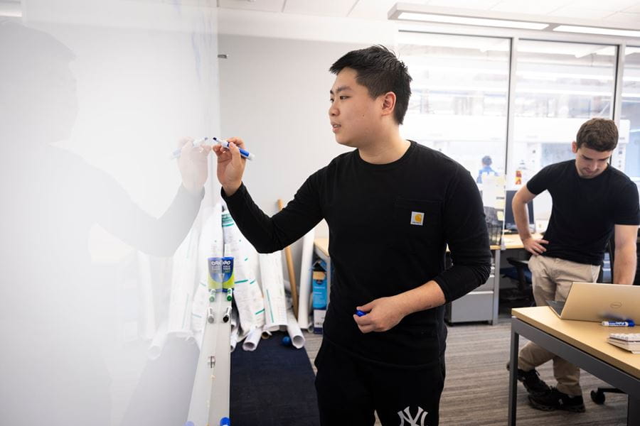 BVIS HCMC alumnus Vinh Bao Tuan wins Oxford scholarship.