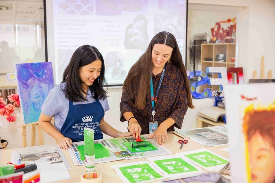 Mai Khanh (Niên khóa 2026) – nhận 306,000 USD học bổng và 8 lời mời từ các trường nghệ thuật hàng đầu thế giới - Mai Khanh Class of 2026 Receives USD 306000 in scholarships and 8 offers