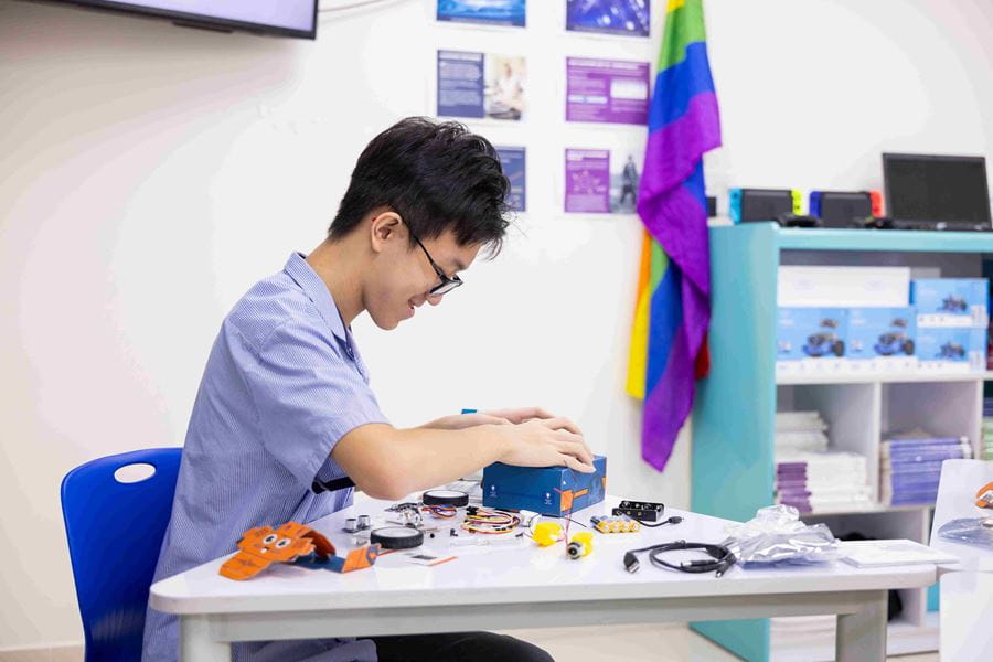 Gia Hưng (Niên khóa Tốt nghiệp 2026): Chinh phục Viện Công nghệ Georgia và nhận gần 1 tỷ đồng học bổng từ các đại học hàng đầu - Gia Hung Class of 2026 Earns Admission to Georgia Tech and Secures Scholarships Worth VND 1 Billion