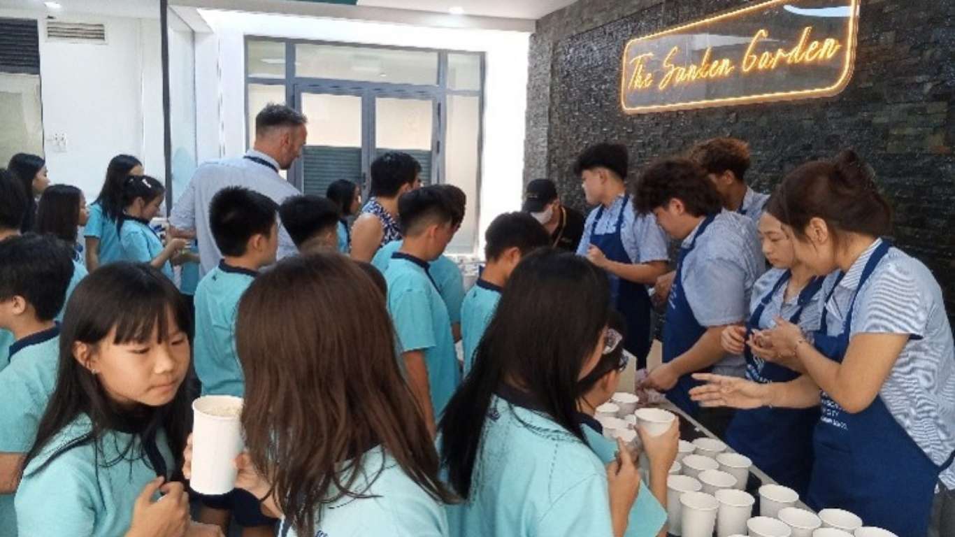 BVIS HCMC Smoothie Sale for Charity