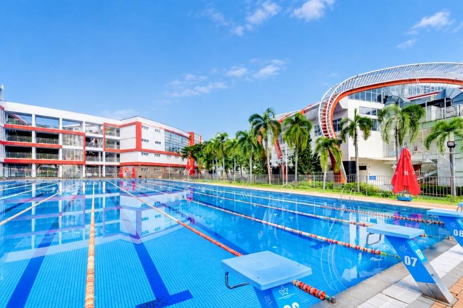 Hồ bơi tại Trường Quốc tế Canada CIS