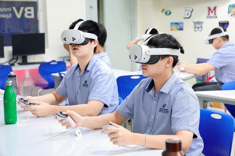 Học sinh Khoa học Máy tính với sự hỗ trợ của công nghệ thực tế ảo