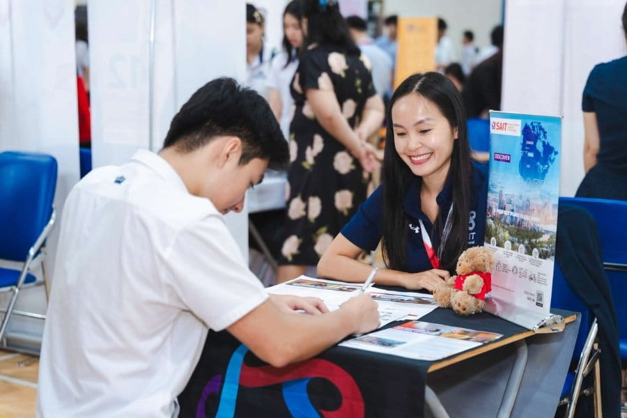 Việc chuẩn bị hồ sơ du học đầy đủ là bước quan trọng