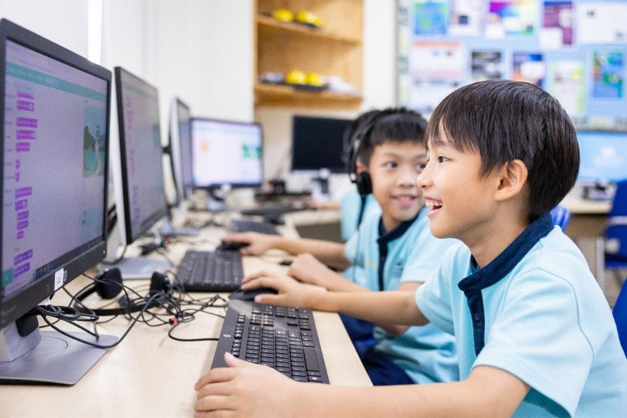 Học sinh chủ động sử dụng công nghệ